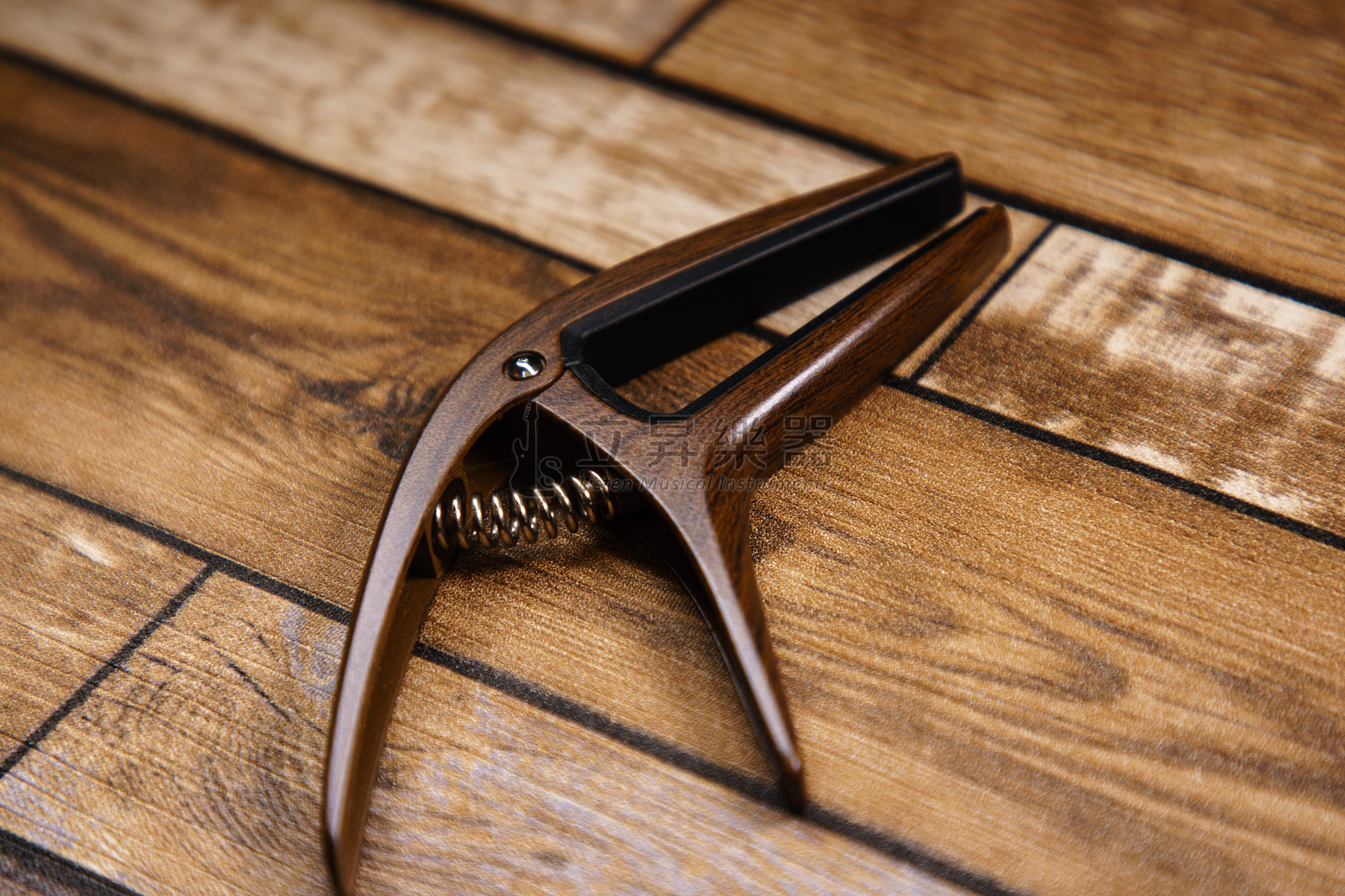 CAPO CAPO 移調夾 Ibanez ICGC10W 木紋 民謠吉他 古典吉他 電吉他 三用移調夾 第 3 張圖片｜三峽吉他 / Bass