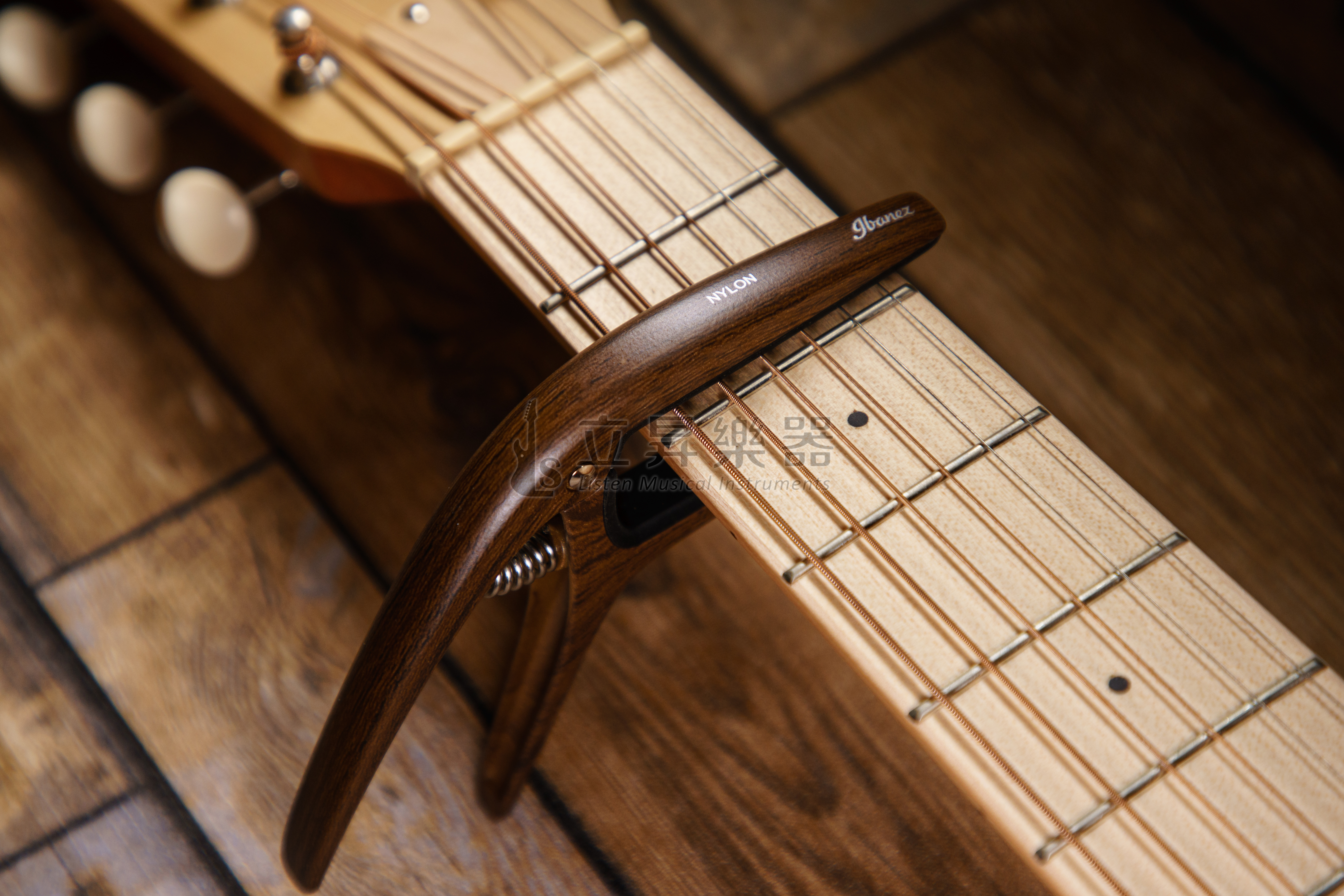 CAPO CAPO 移調夾 Ibanez ICGC10W 木紋 民謠吉他 古典吉他 電吉他 三用移調夾 第 4 張圖片｜三峽吉他 / Bass