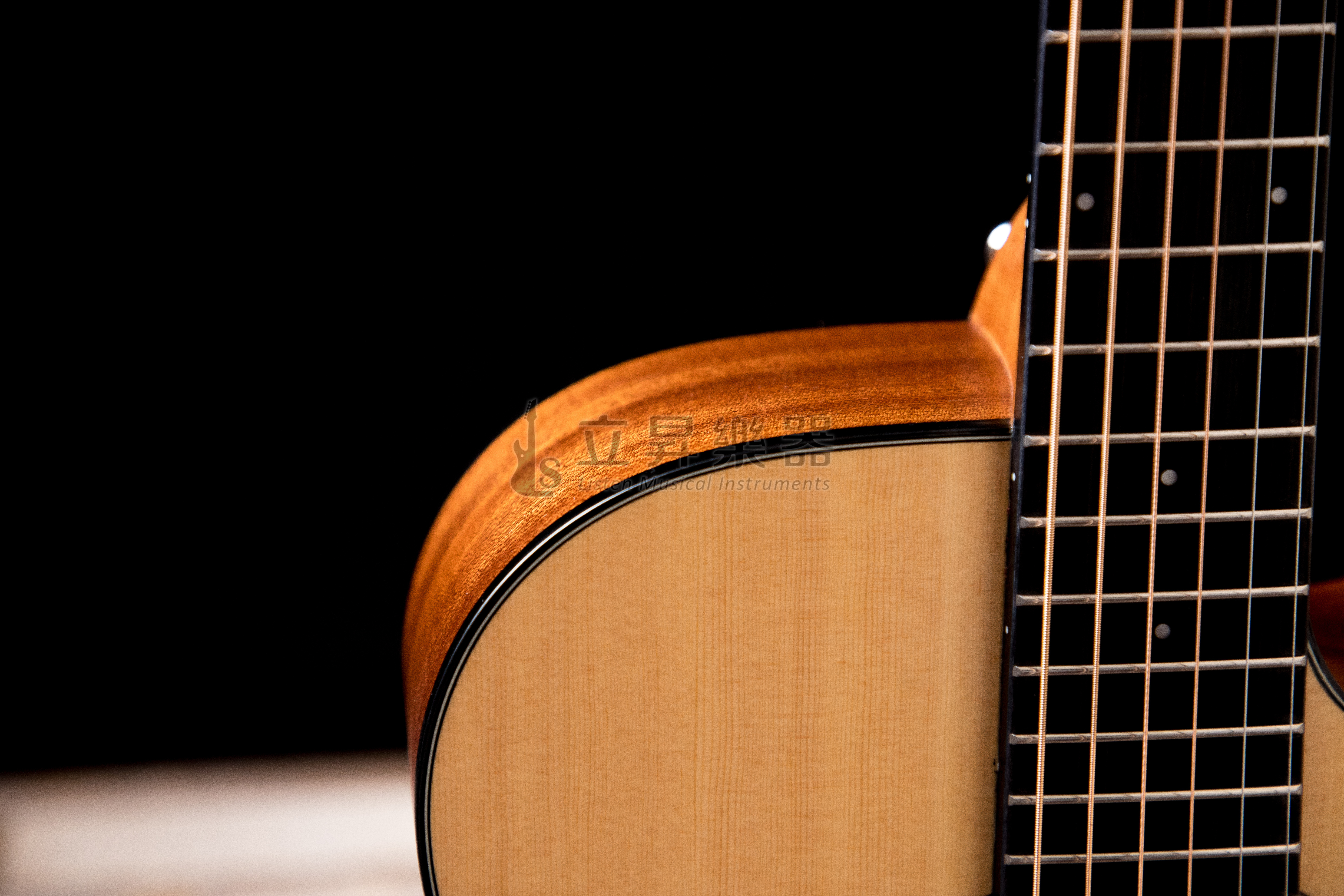 Alvarez 木吉他 Alvarez AF30C 西卡雲杉面單板 桃花心木側背板 面單板 附原廠厚袋 第 6 張圖片｜三峽吉他 / Bass