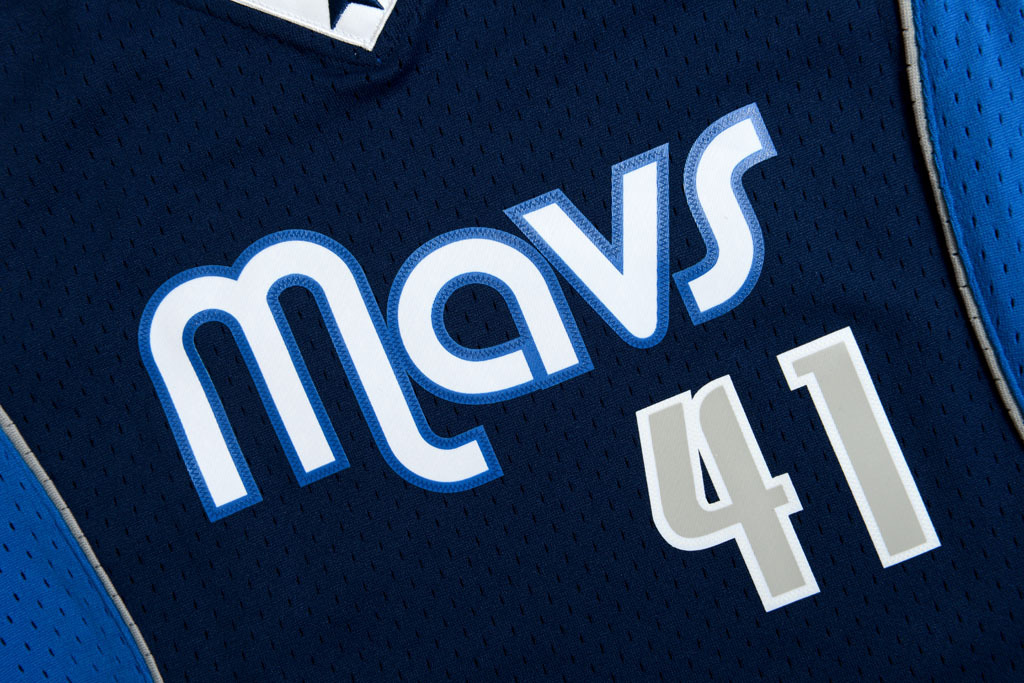 Mitchell & Ness 達拉斯獨行俠隊 Dirk Nowitzki 2011-2012 復刻 Swingman 球衣