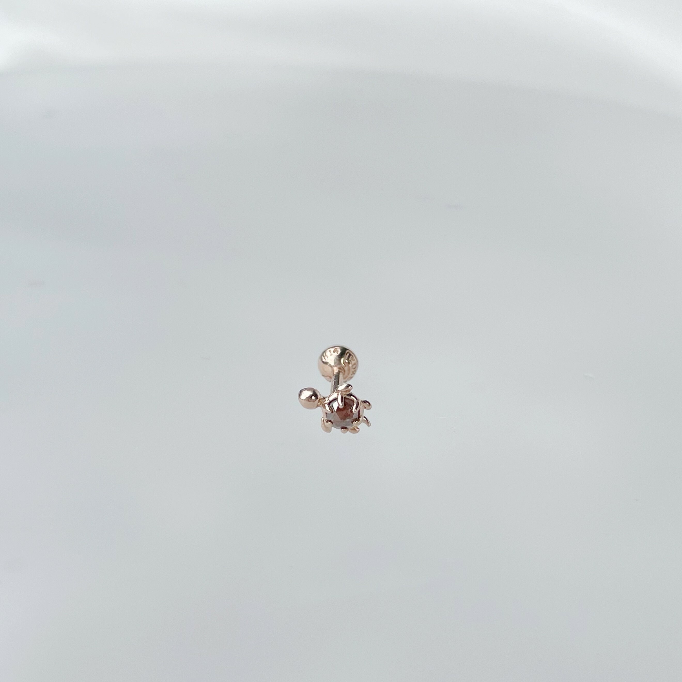 14K小海龜棕鑽原礦轉珠耳環