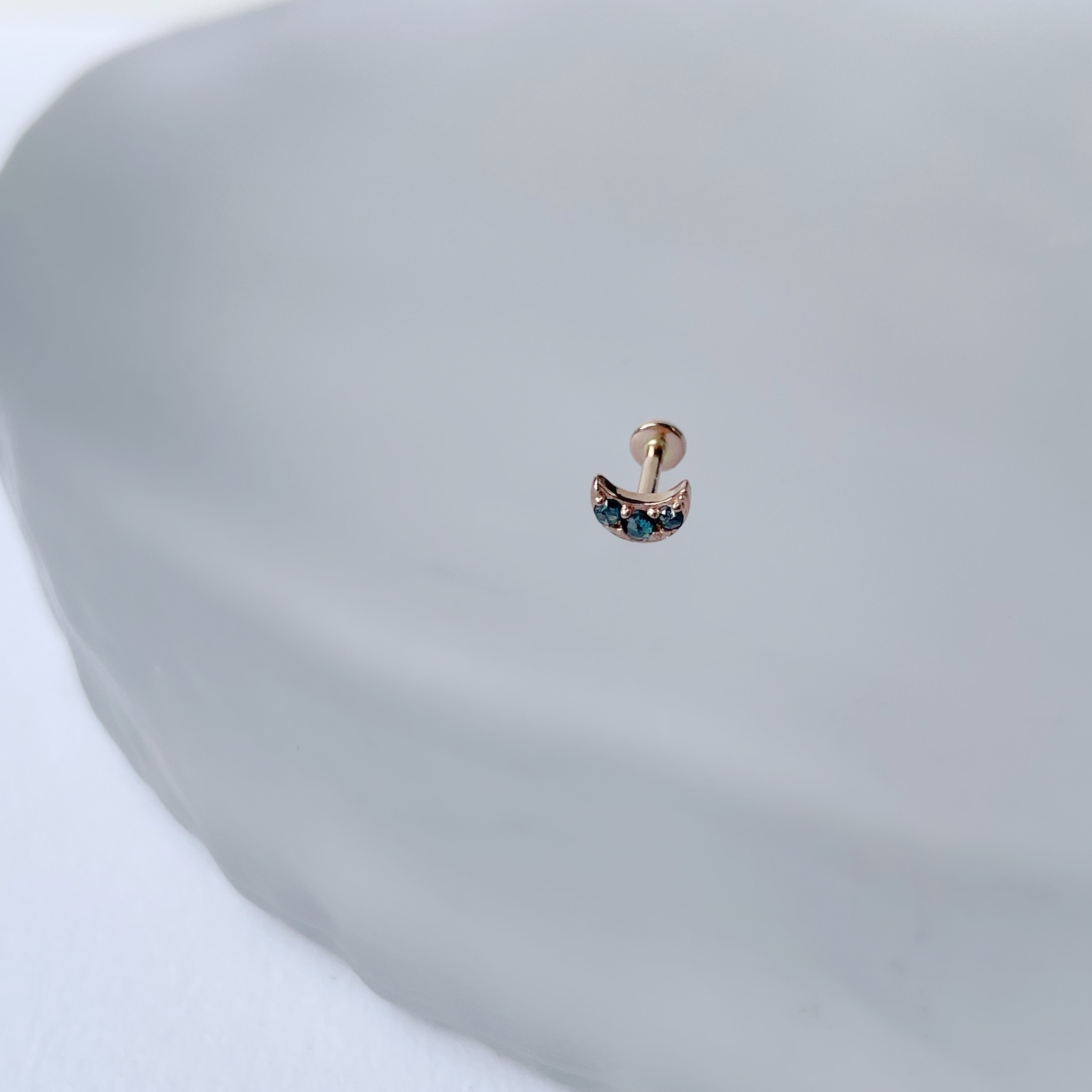 14K小彎月藍鑽原礦Stud耳環