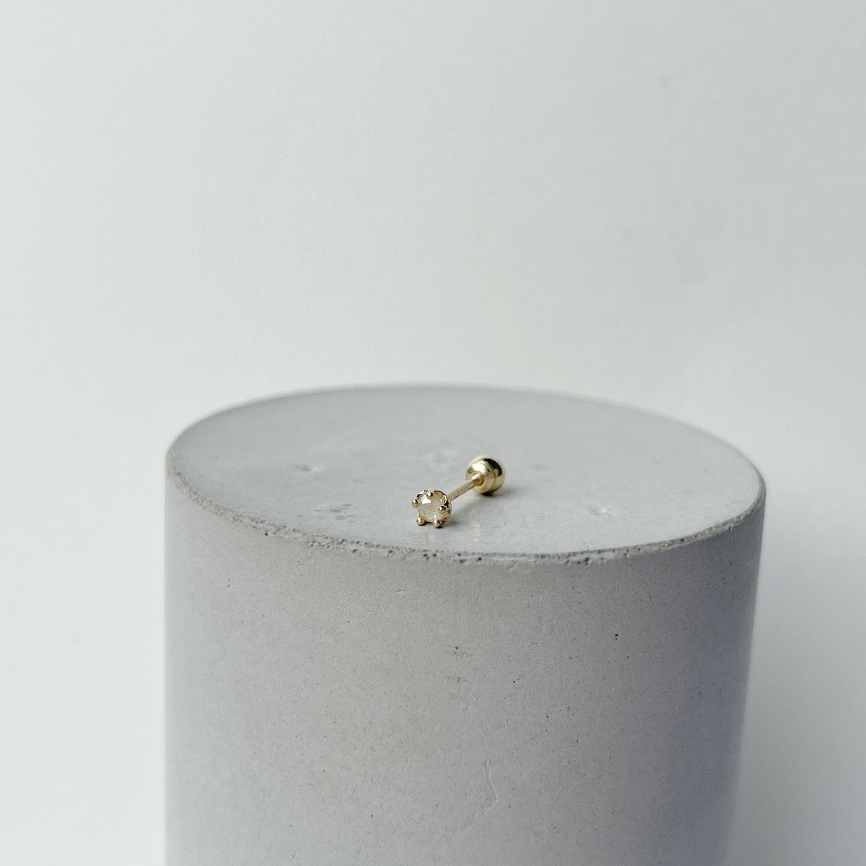 14K Mini皇冠灰鑽原礦轉珠耳環