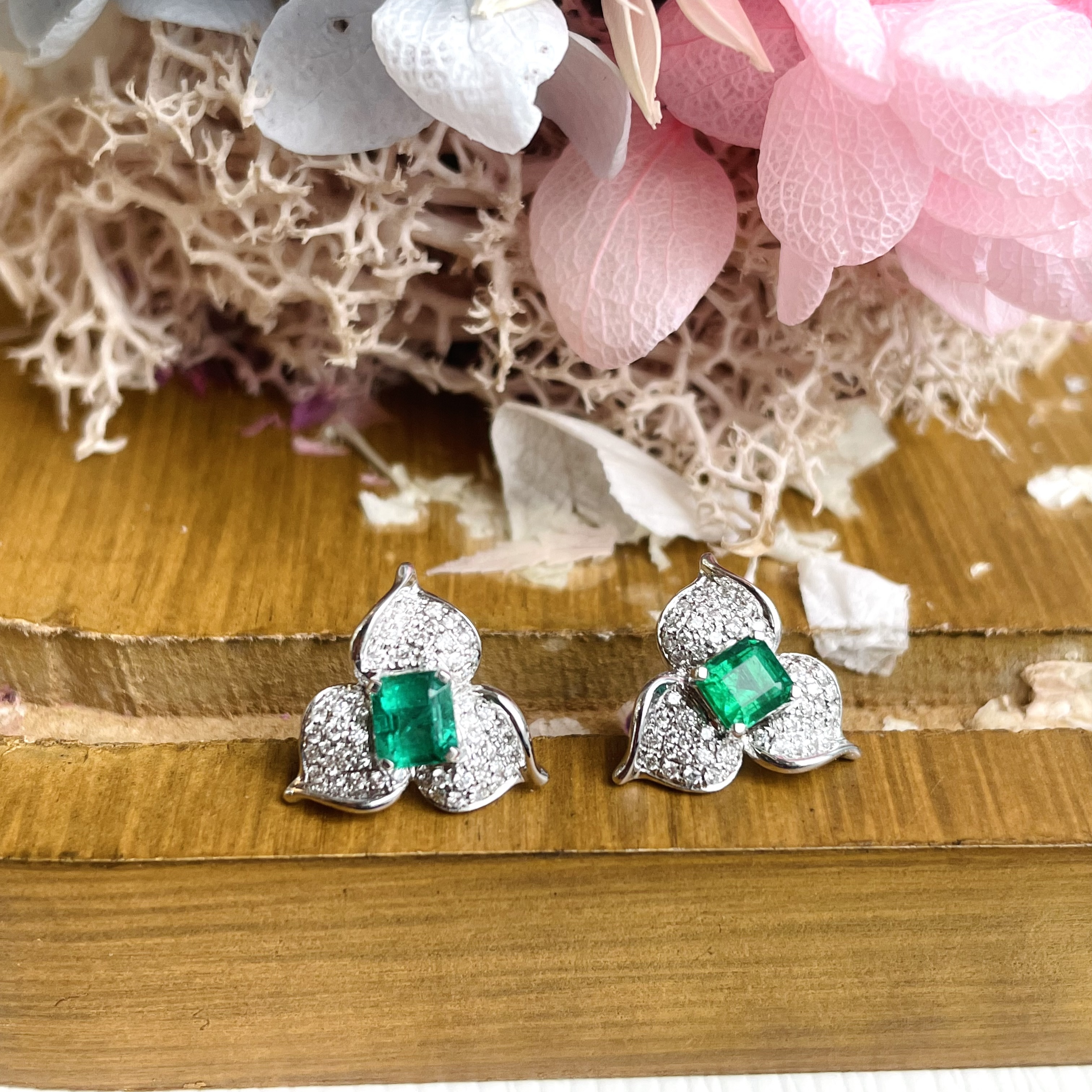 18K金祖母綠鑲嵌鑽石耳環