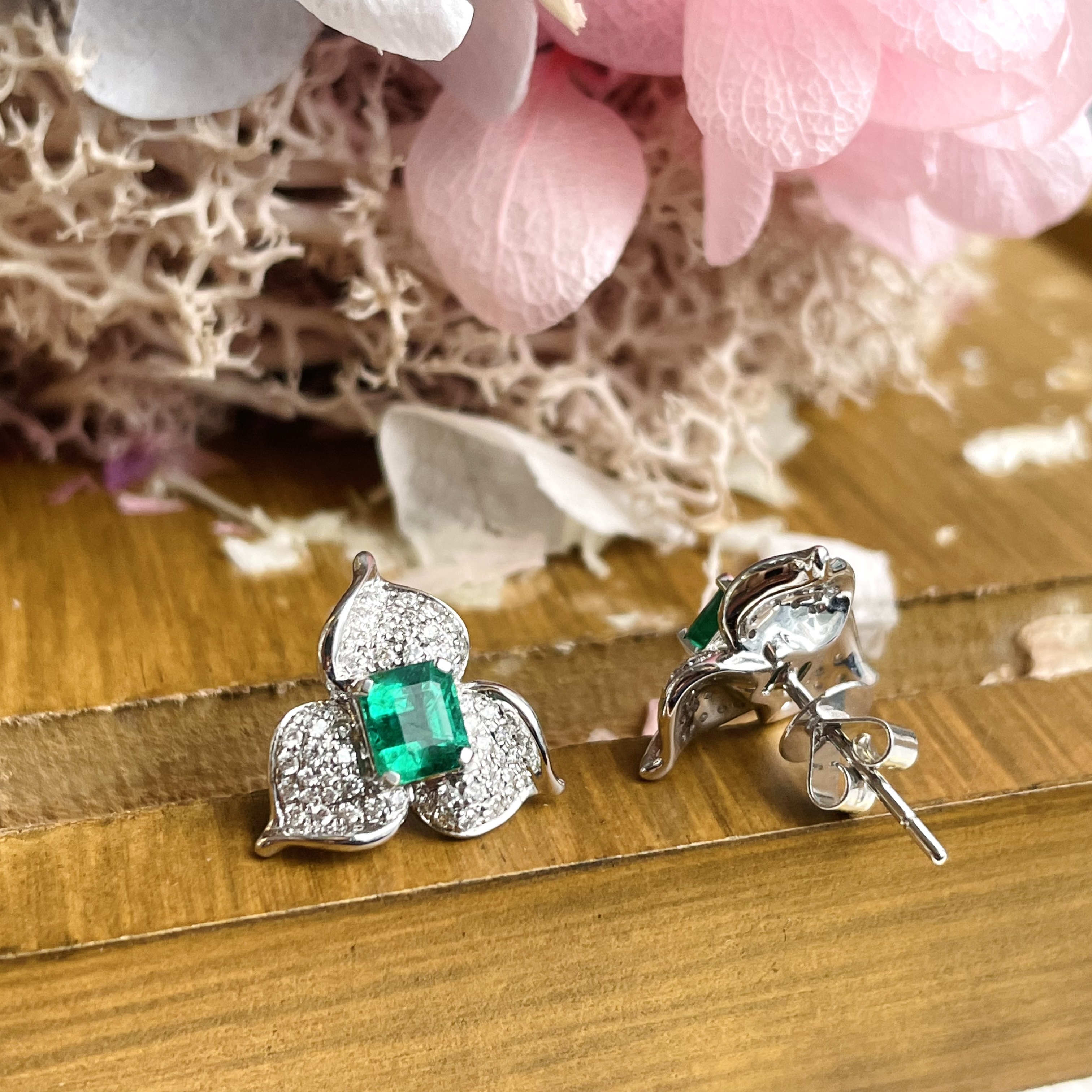 18K金祖母綠鑲嵌鑽石耳環