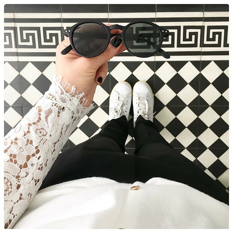 IZIPIZI #D 黑框灰色鏡片太陽眼鏡