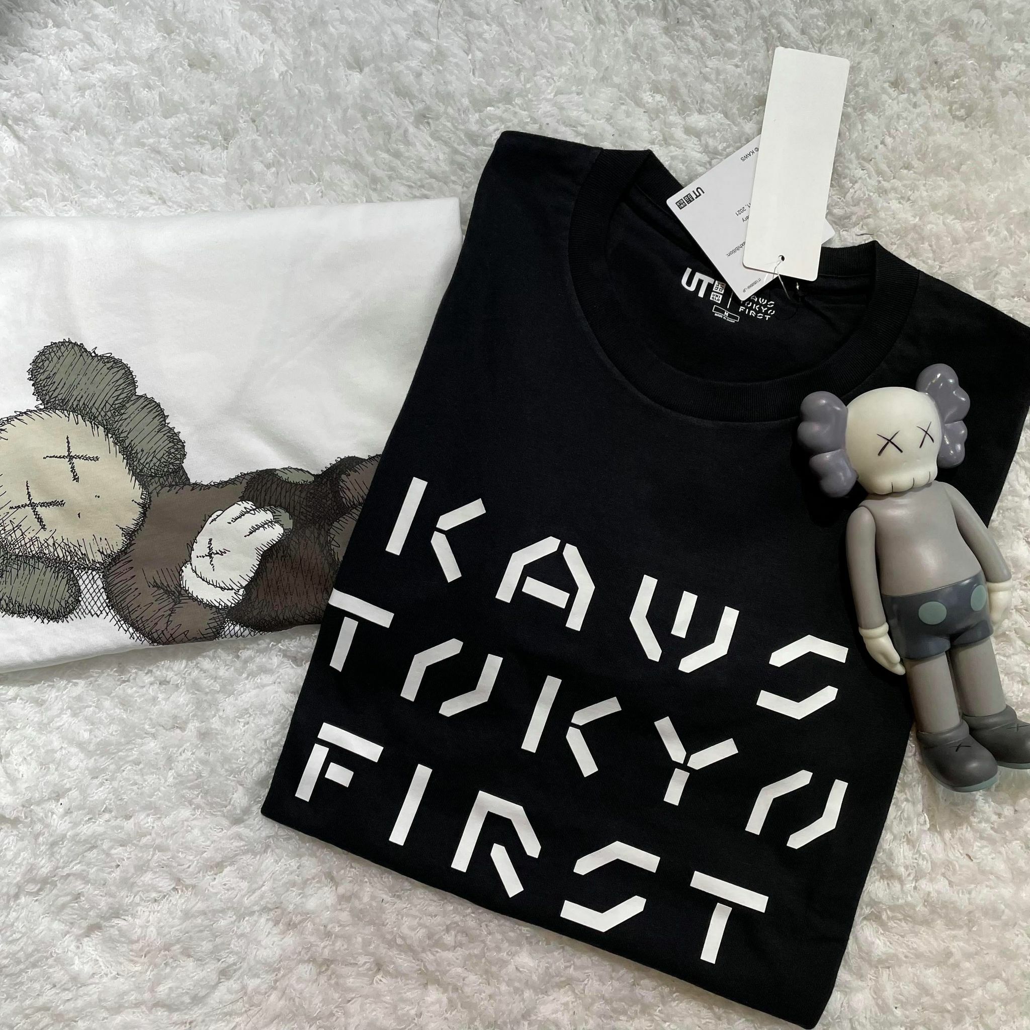 限時特價 ! Kaws X Uniqlo Tokyo First Logo 文字 短T