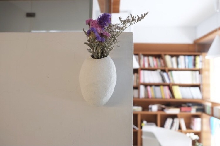 呼吸的器皿 珪藻土紙漿花器(磁蛹)