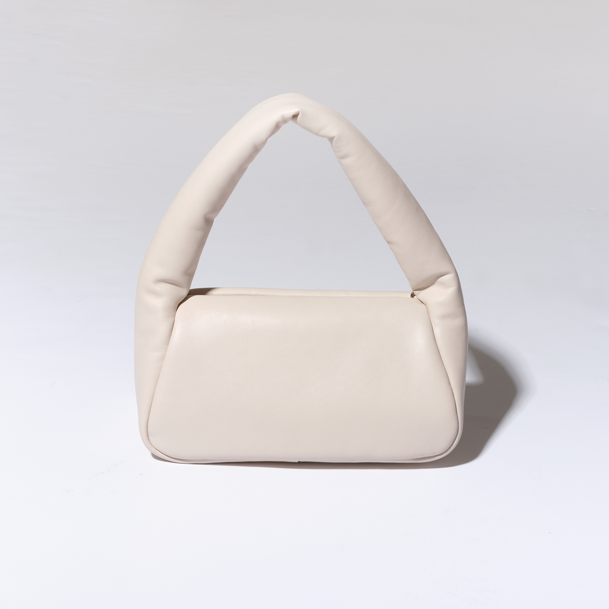 SAMO ONDOH] Mug Bag M Lambskin - Cream 10