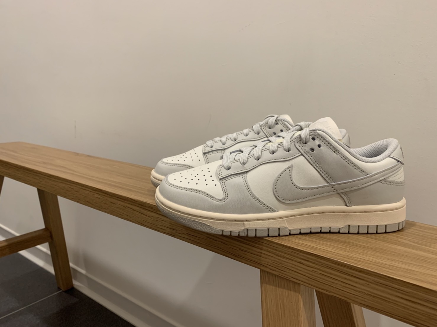 NIKE WMNS DUNK LOW "LIGHT BONE"骨白