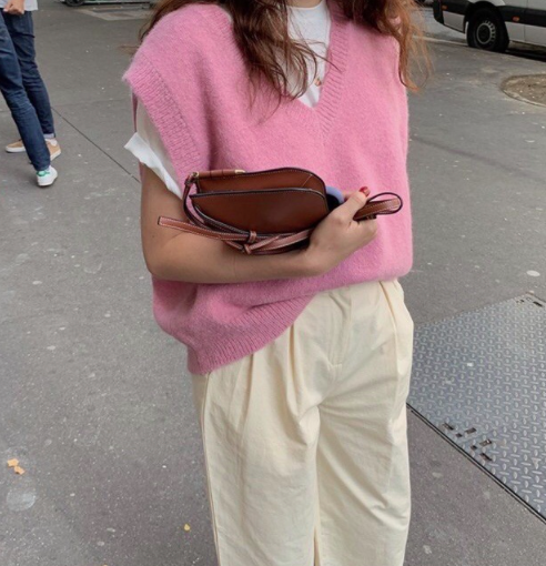 ᴷᴼᴿᴱᴬ 🇰🇷   <現貨> 甜美粉色Ｖ領馬甲毛衣背心