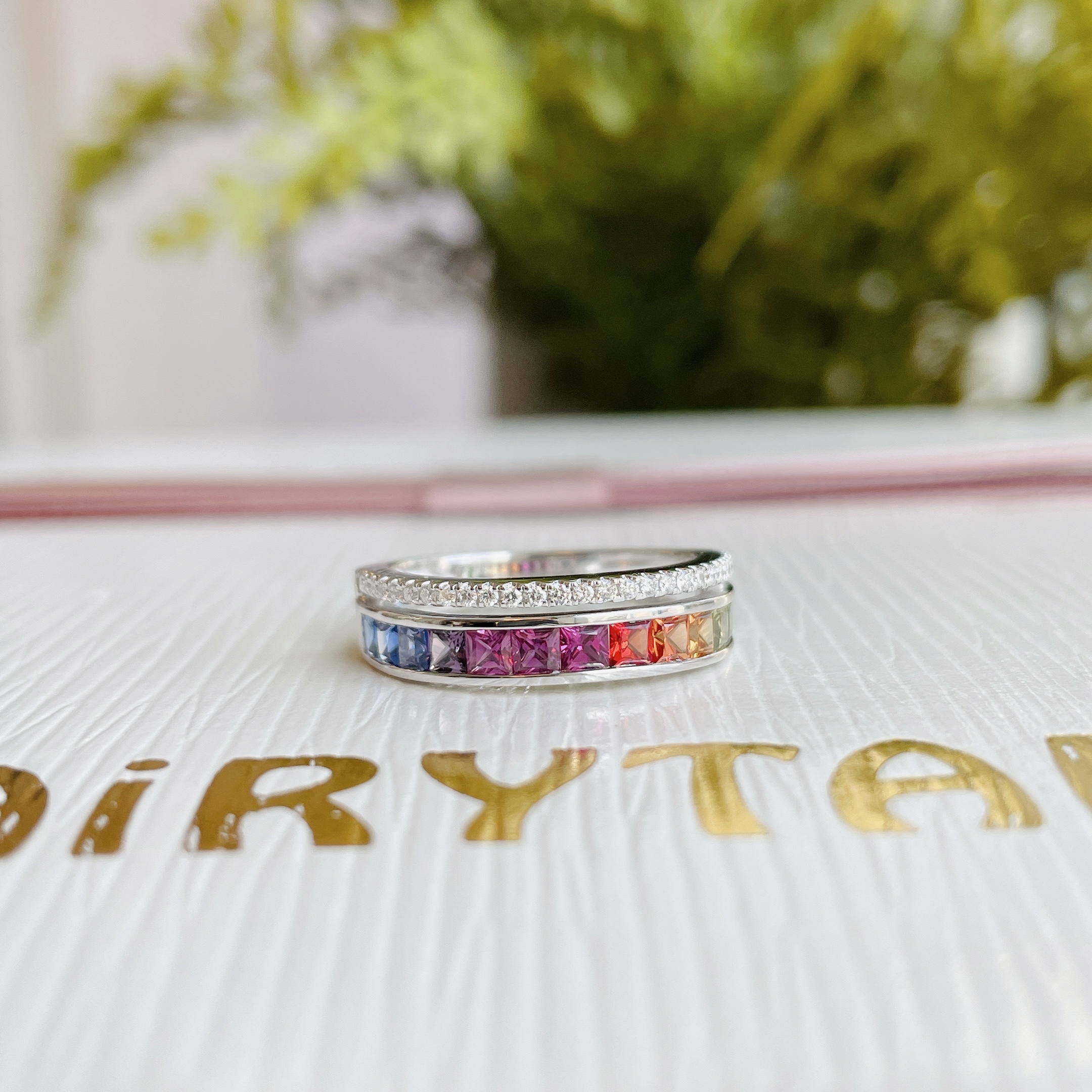 18K金彩虹藍寶石鑽石戒指