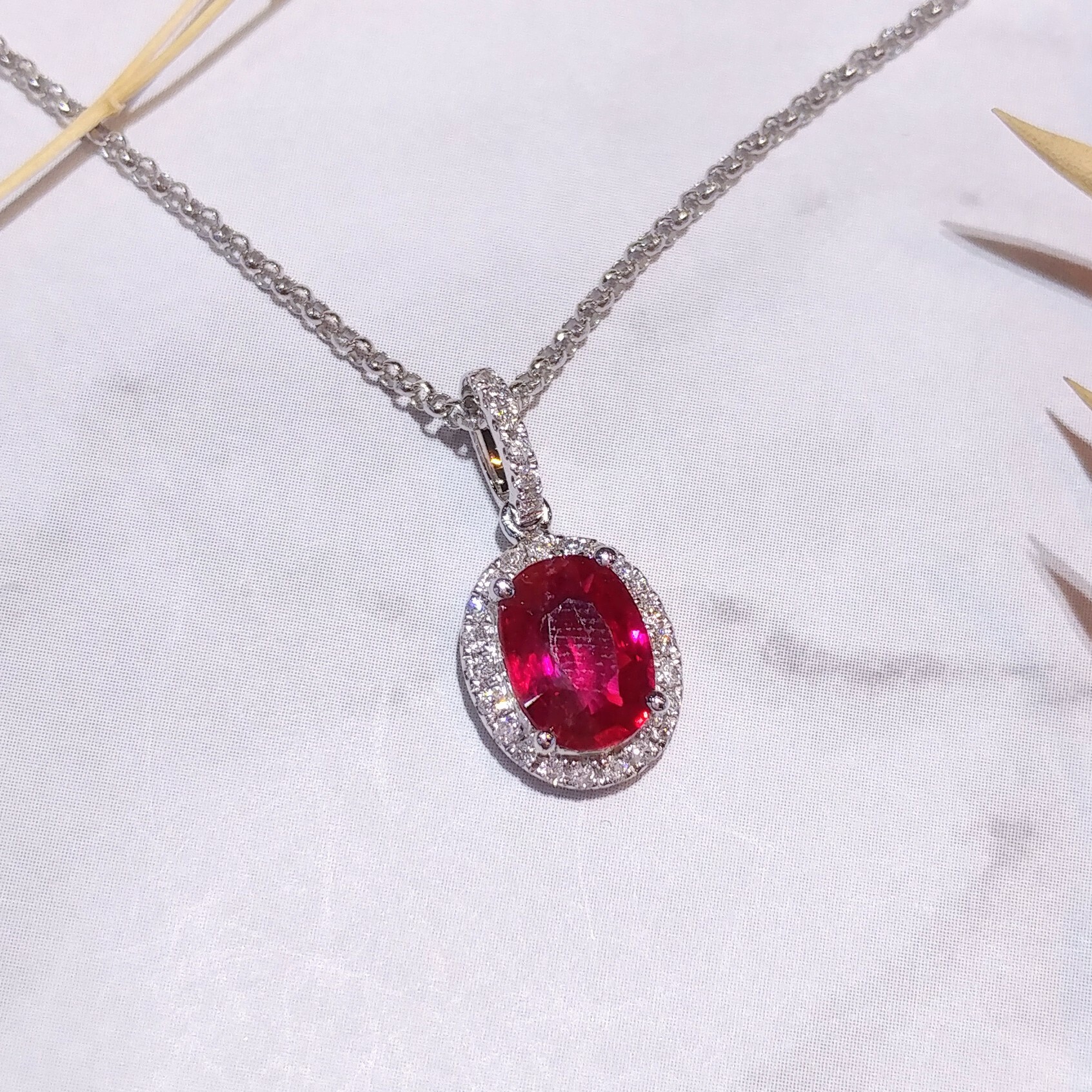 全新18K白金【單粒1卡5份紅寶石】配11份鑽石吊墜