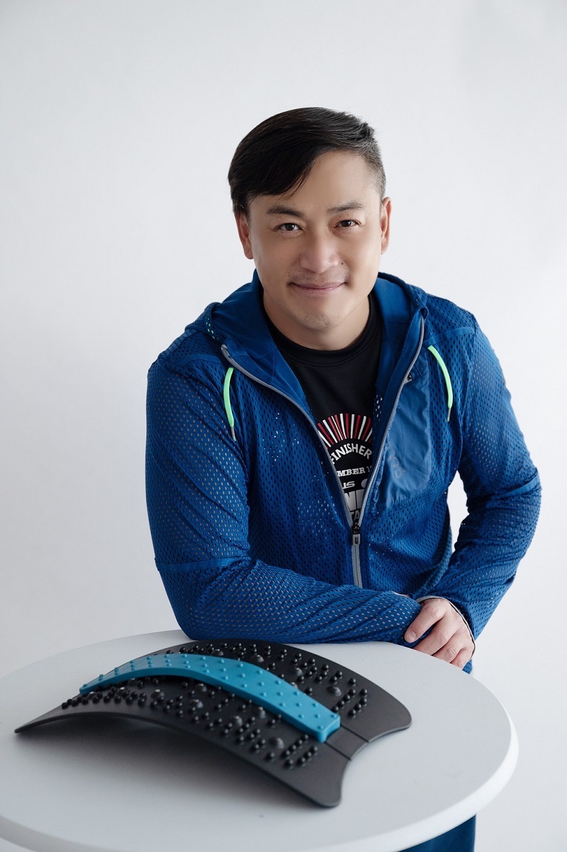 藝人江宏恩推薦旋轉式拉背器