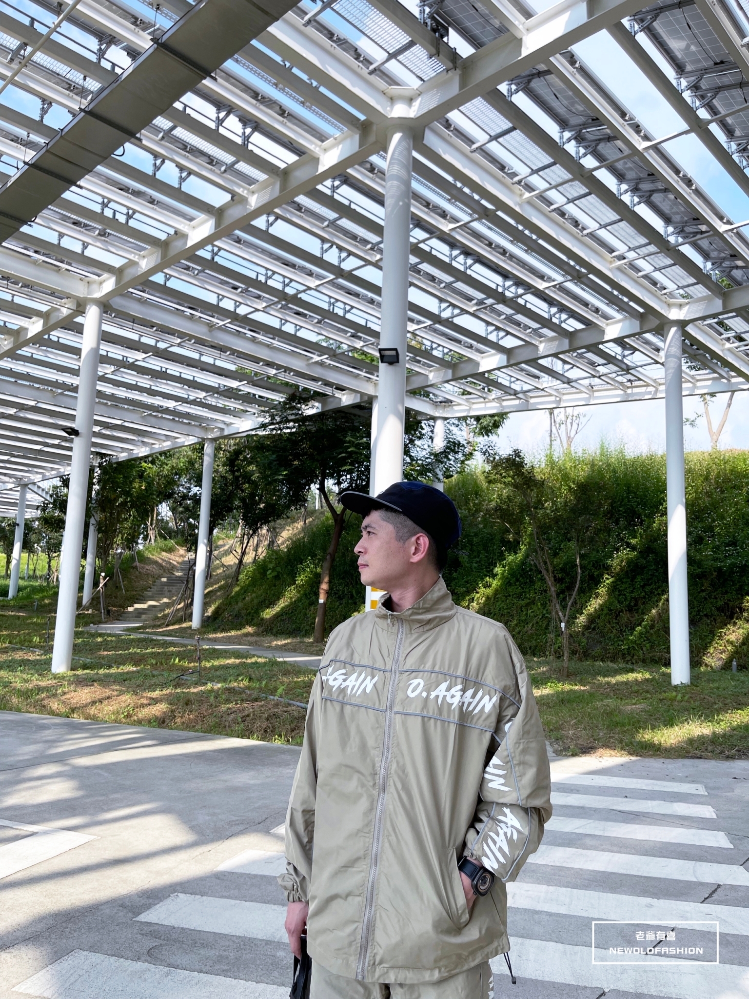 『新品上市』Again反光條立領防風外套-卡其