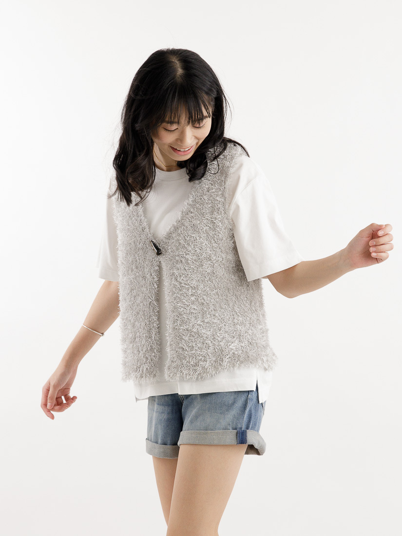 短背心配上素T