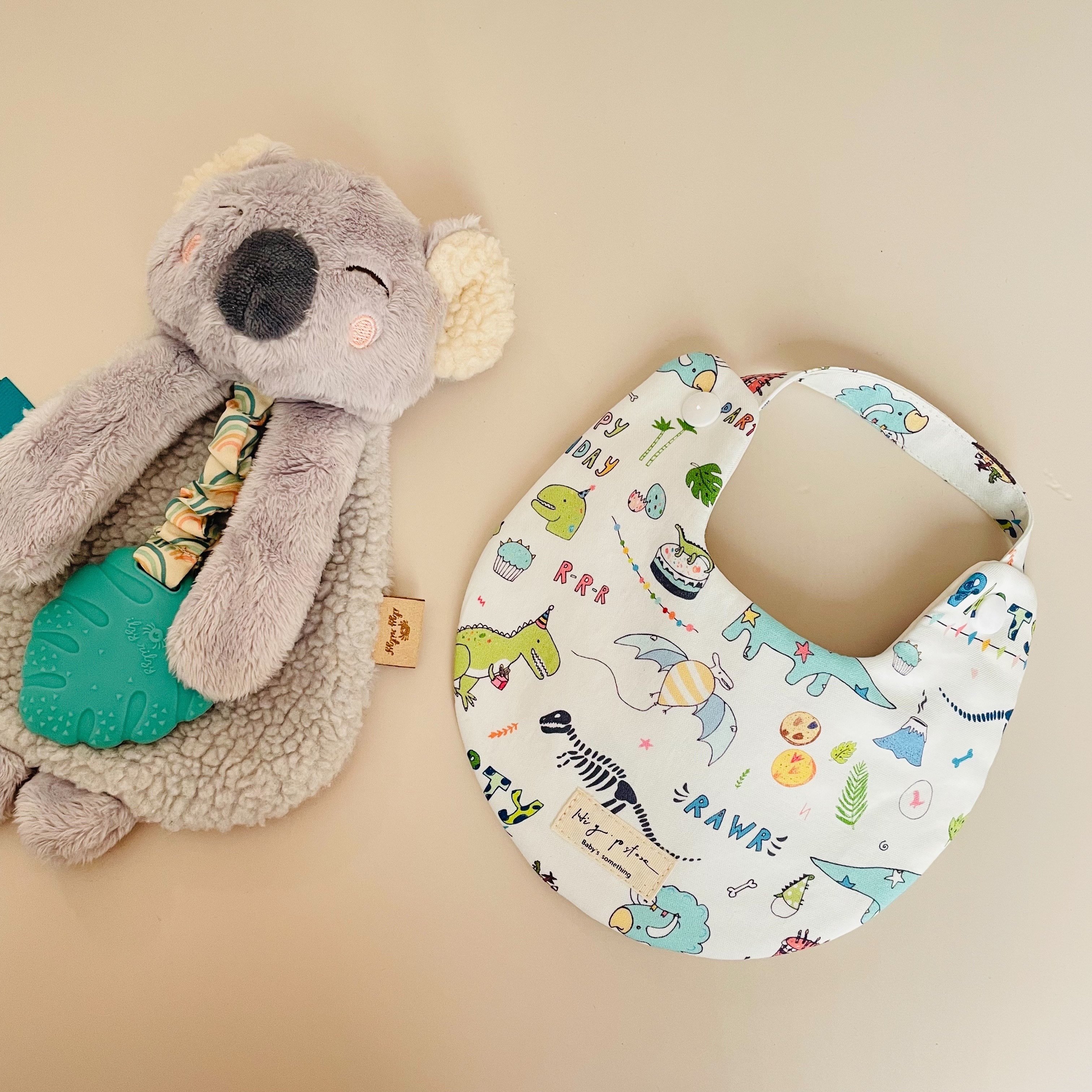 Hi Y.P store-手作圍兜-慶典恐龍