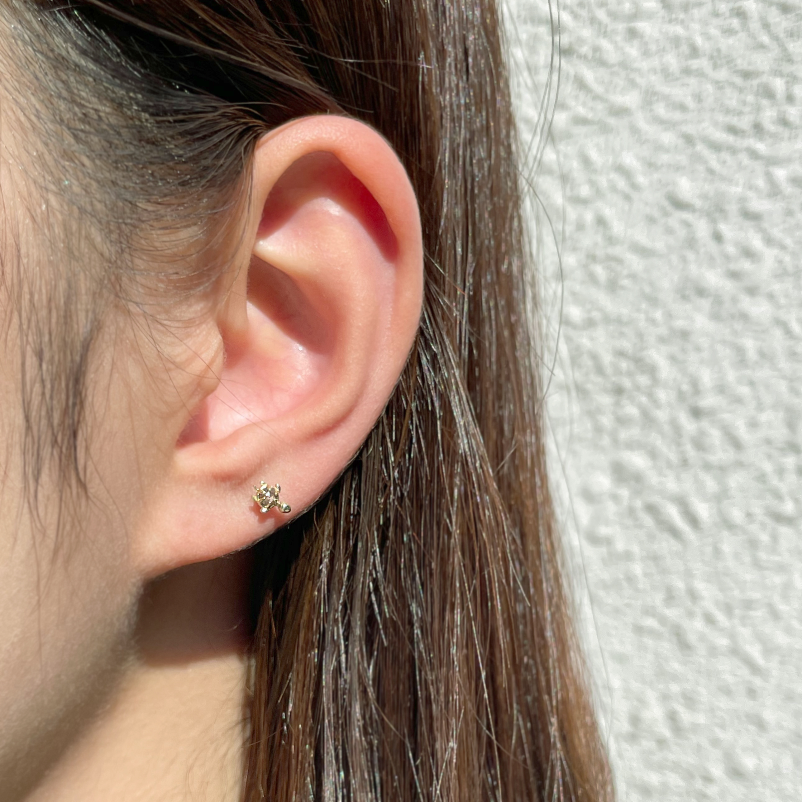 14K小海龜棕鑽原礦轉珠耳環