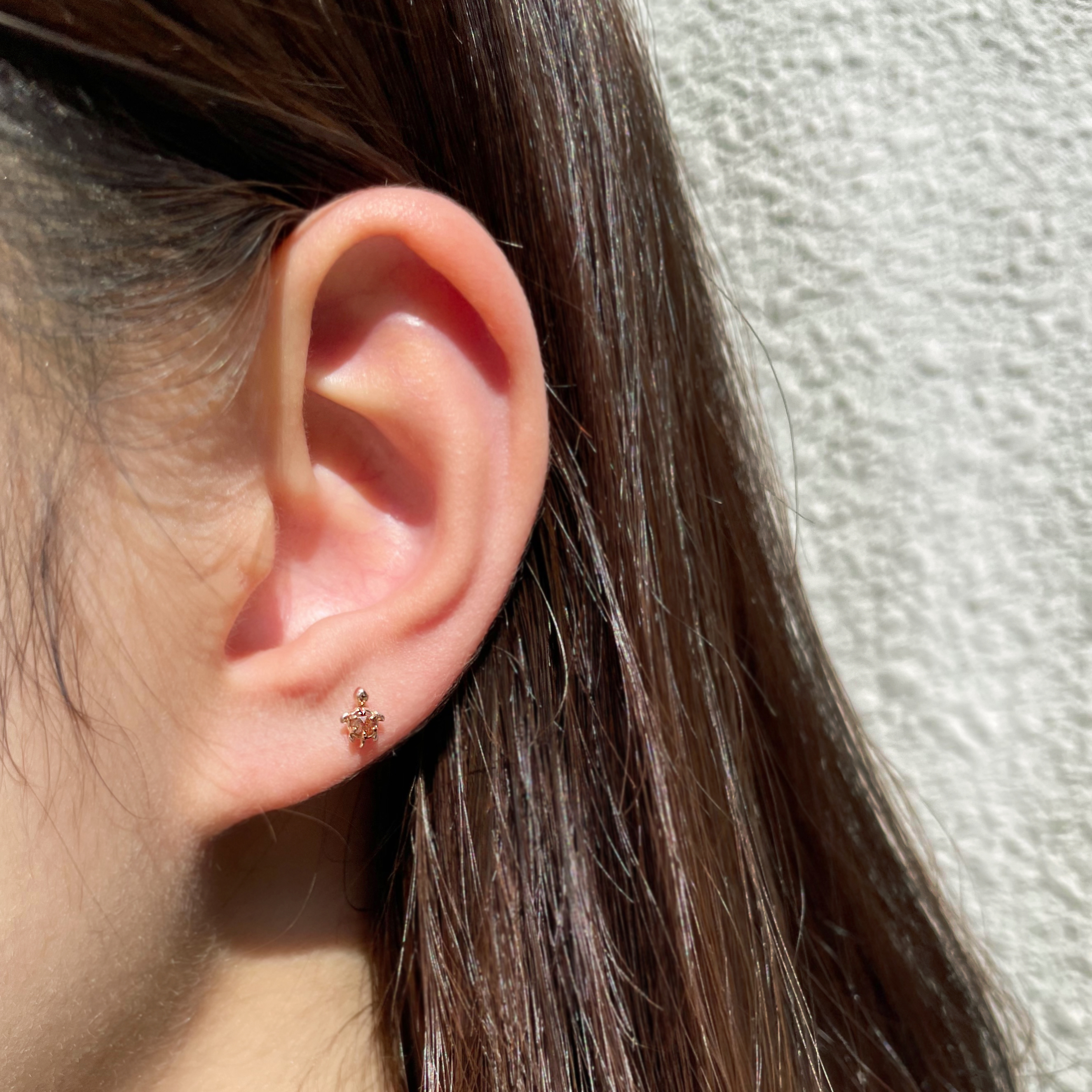 14K小海龜棕鑽原礦轉珠耳環