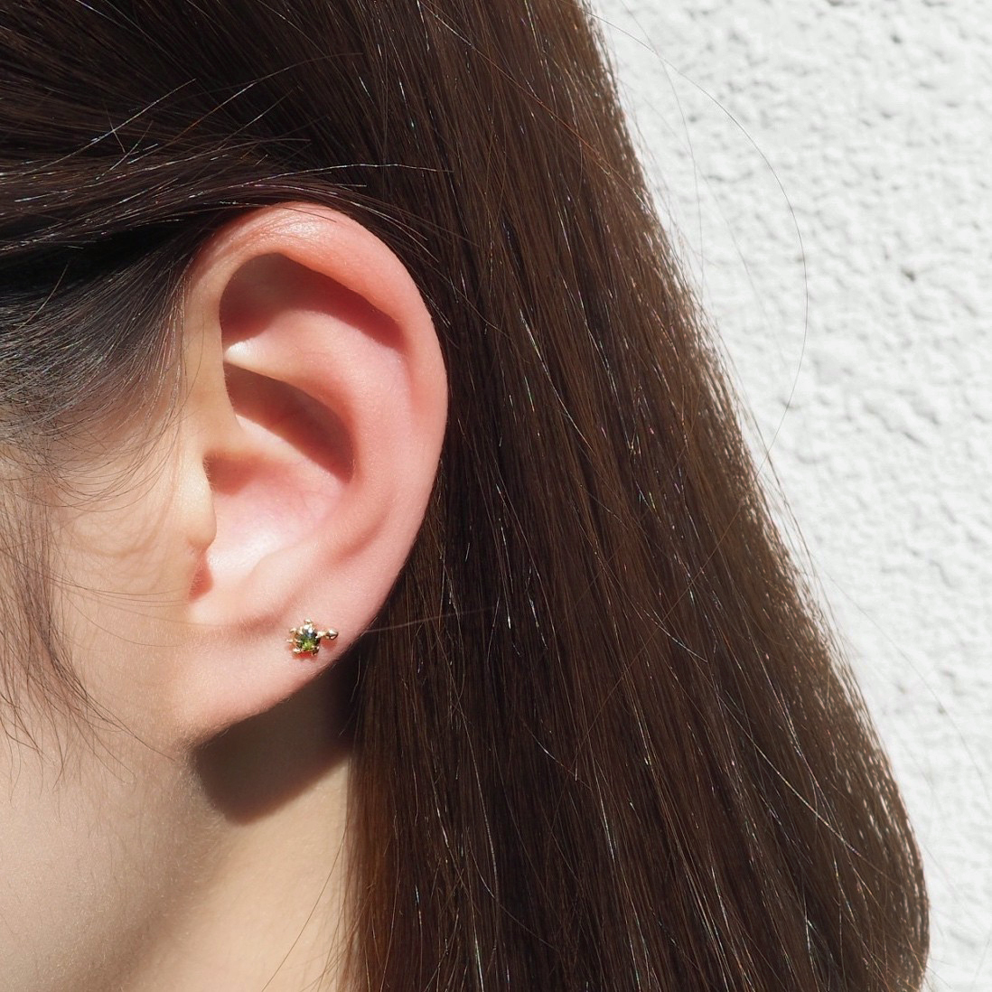 14K小海龜綠鑽原礦轉珠耳環