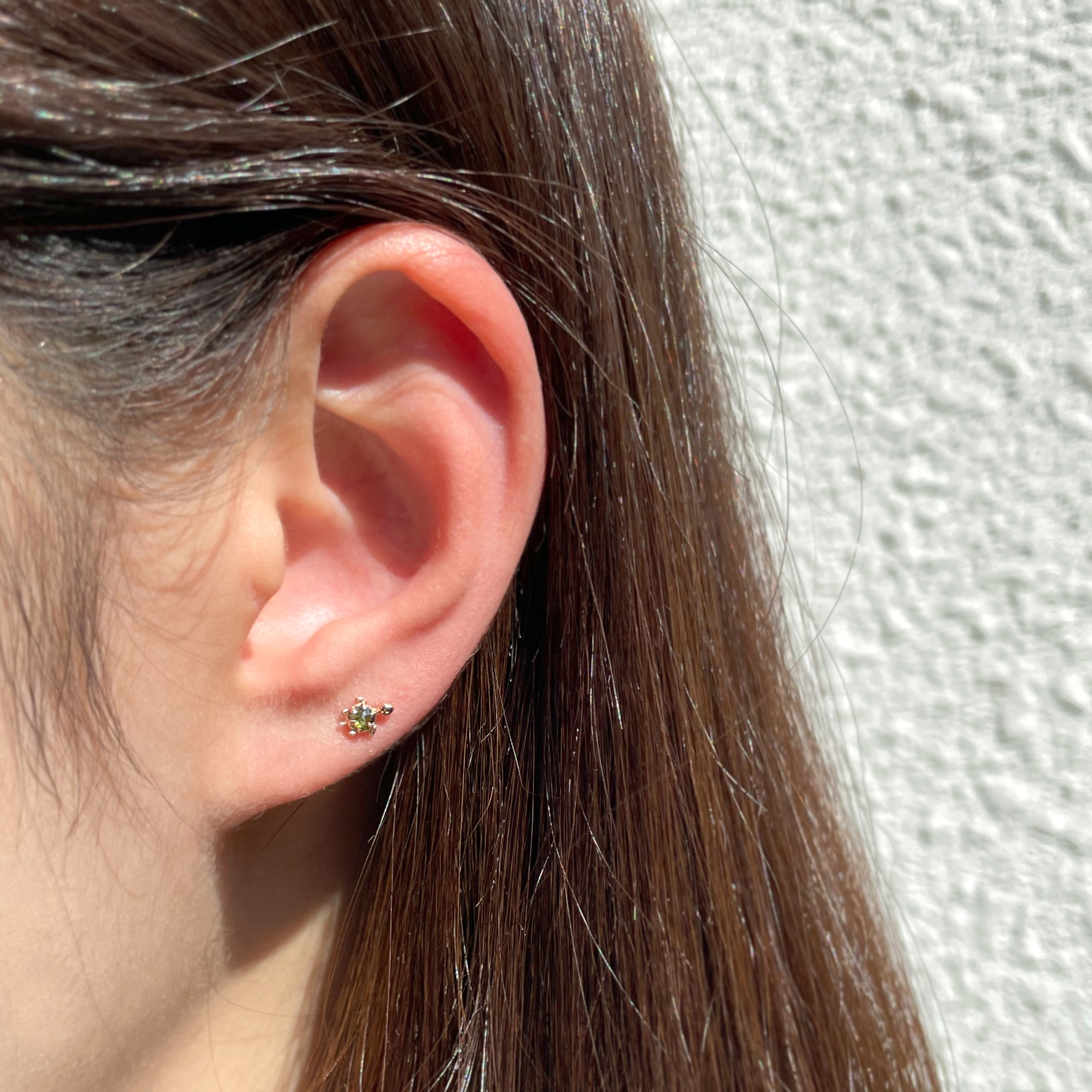 14K小海龜綠鑽原礦轉珠耳環