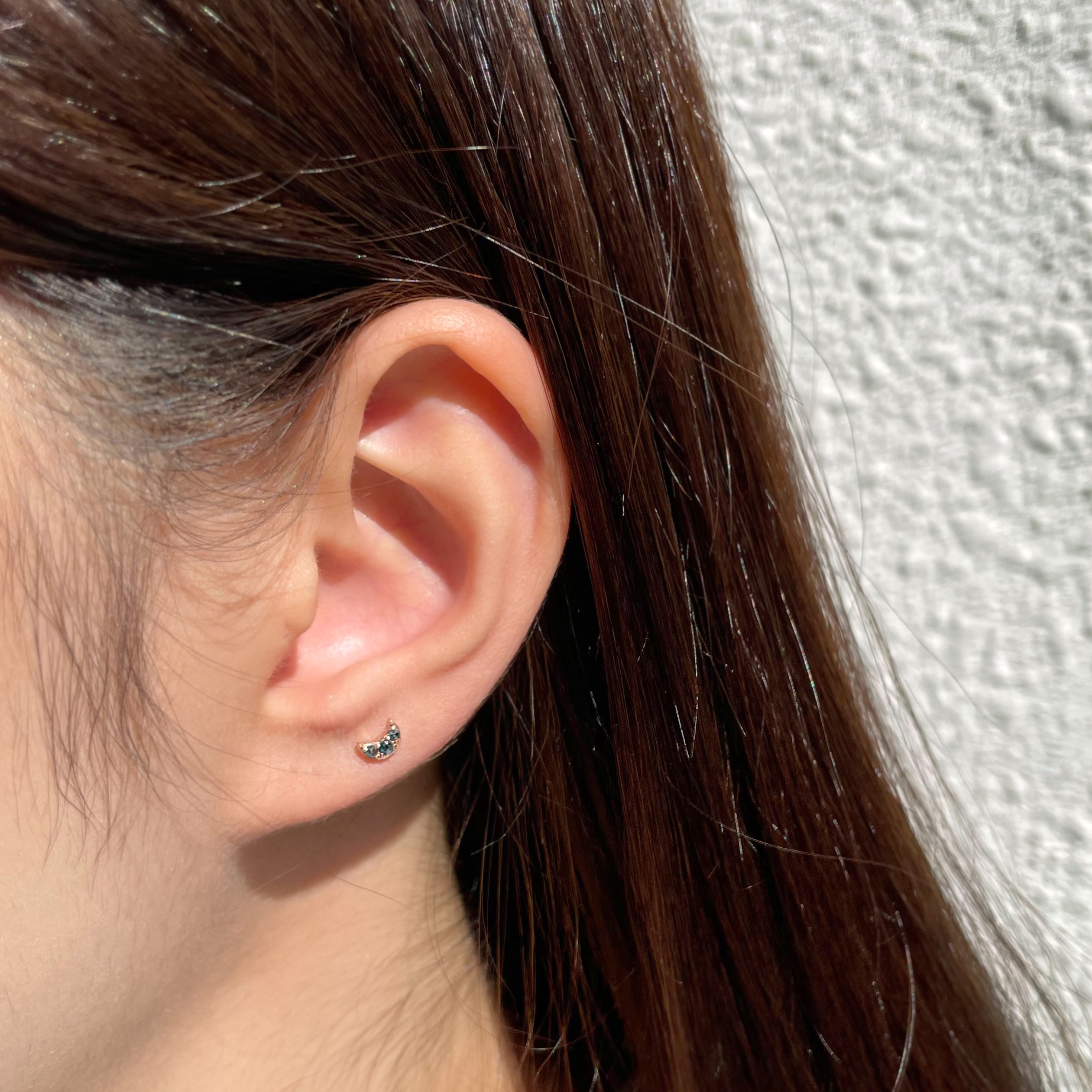 14K小彎月藍鑽原礦Stud耳環