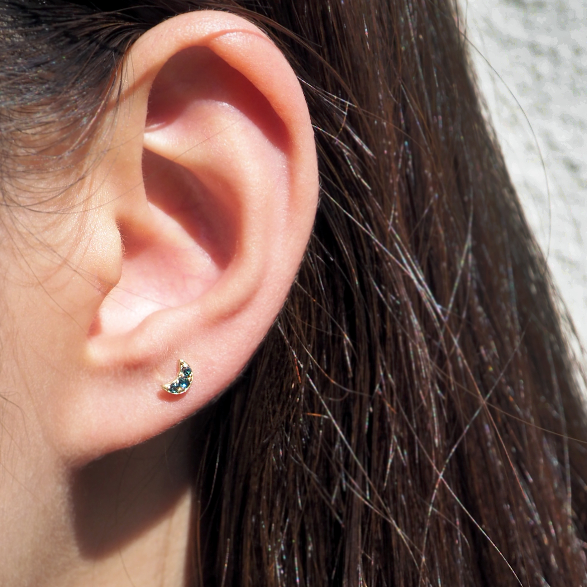 14K小彎月藍鑽原礦Stud耳環