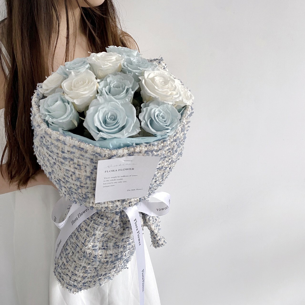 俄羅斯永生花束-香奈兒奶油寶寶藍