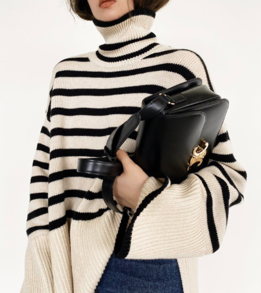 ᴷᴼᴿᴱᴬ 🇰🇷   設計師款高領寬袖黑白條紋毛衣 （兩色）