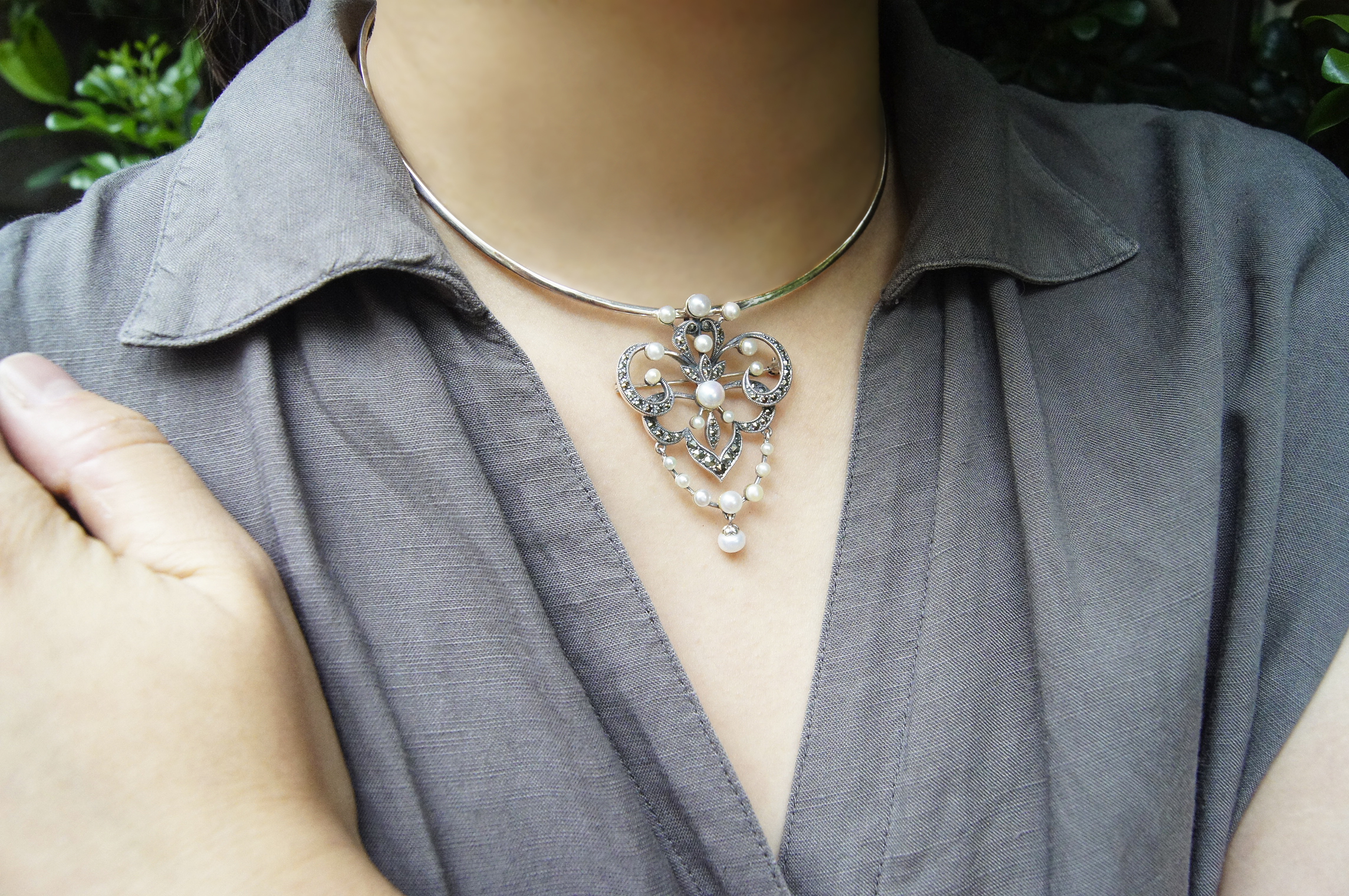 捲曲珍珠垂吊胸墜