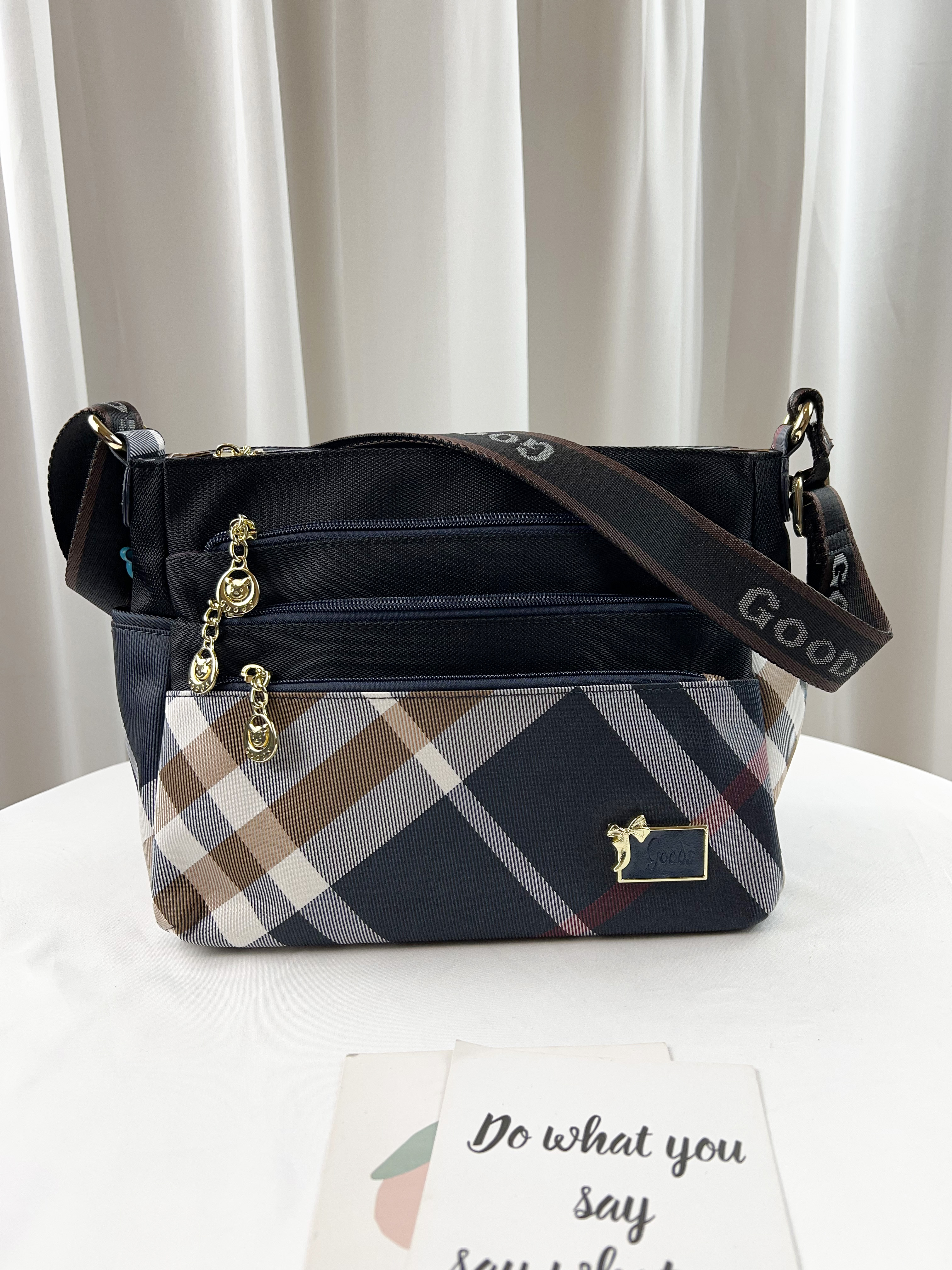 GOODS 大格黑 拼色防潑水側背包 #2502