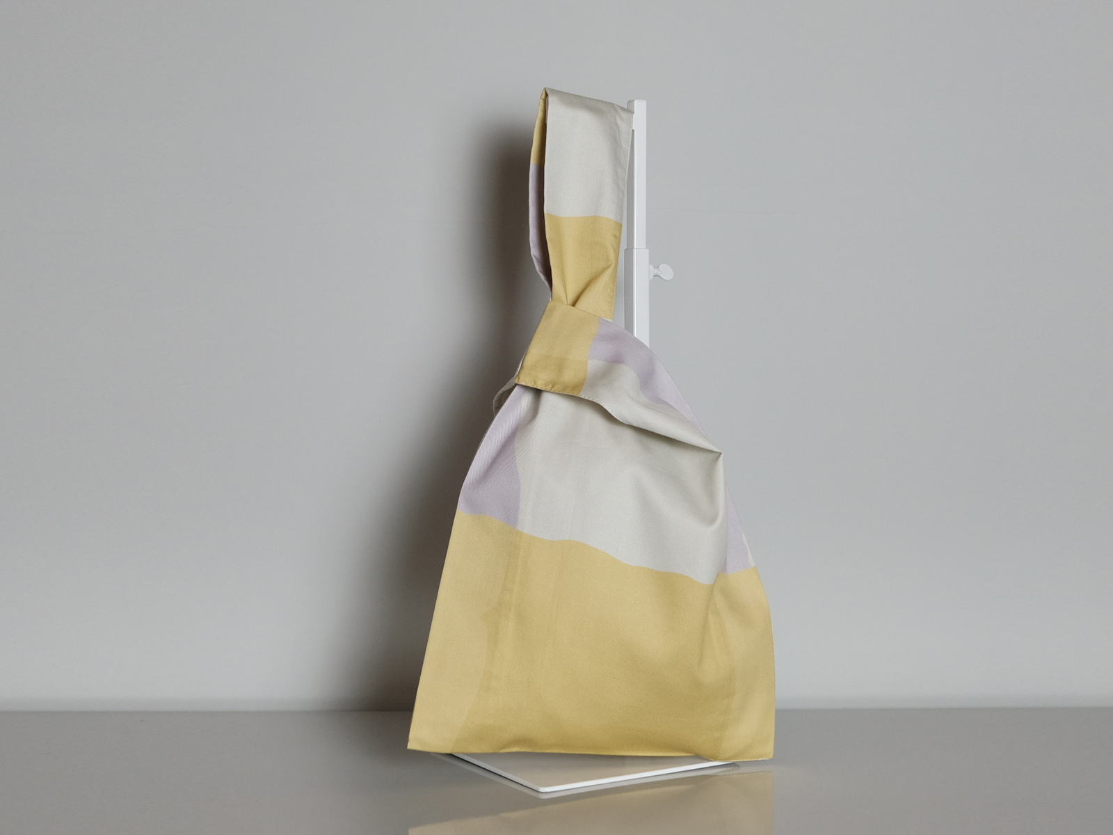 手挽包 / 防水漆黃紫