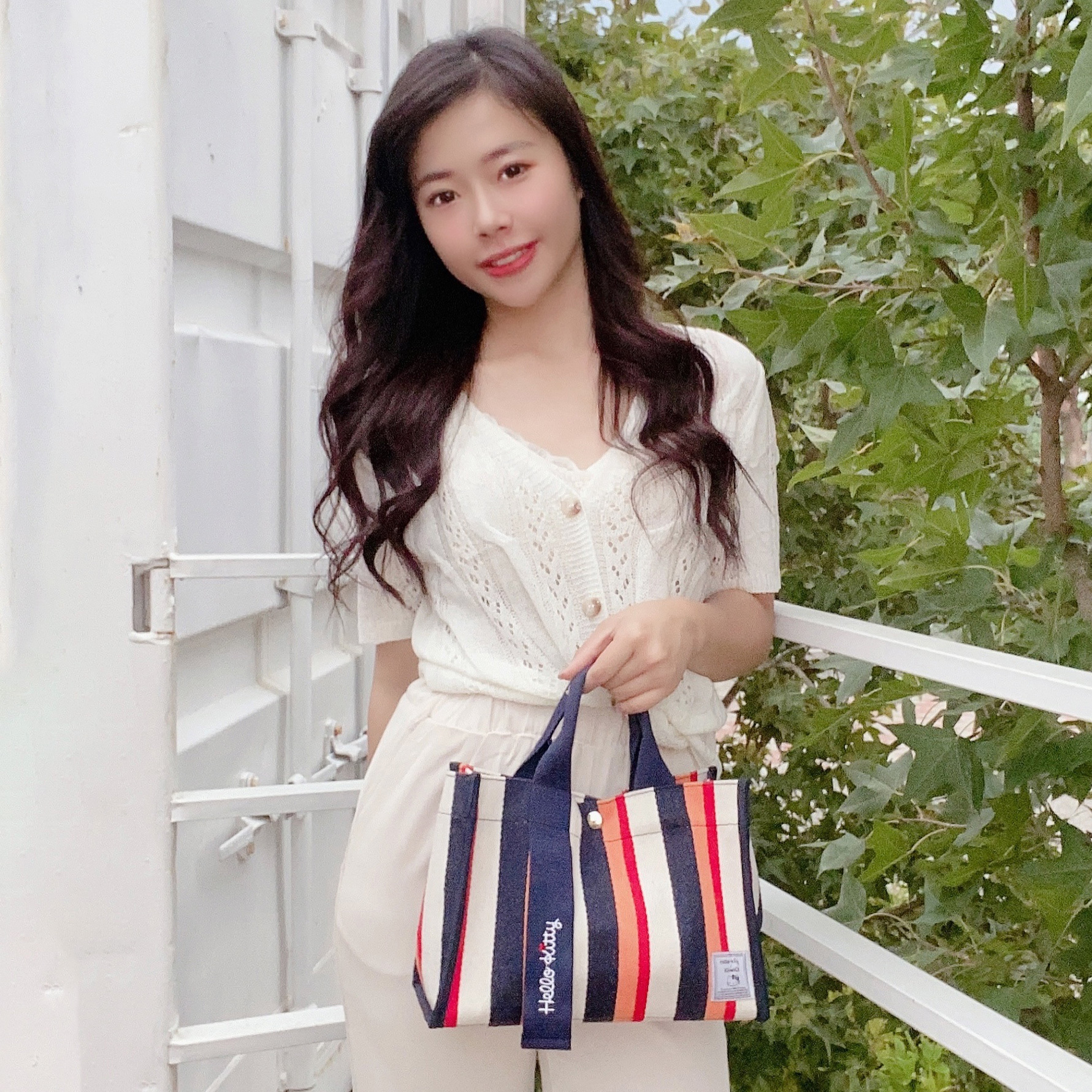 部落客-呂瑞瑞穿搭推薦兩用彩虹條紋托特包