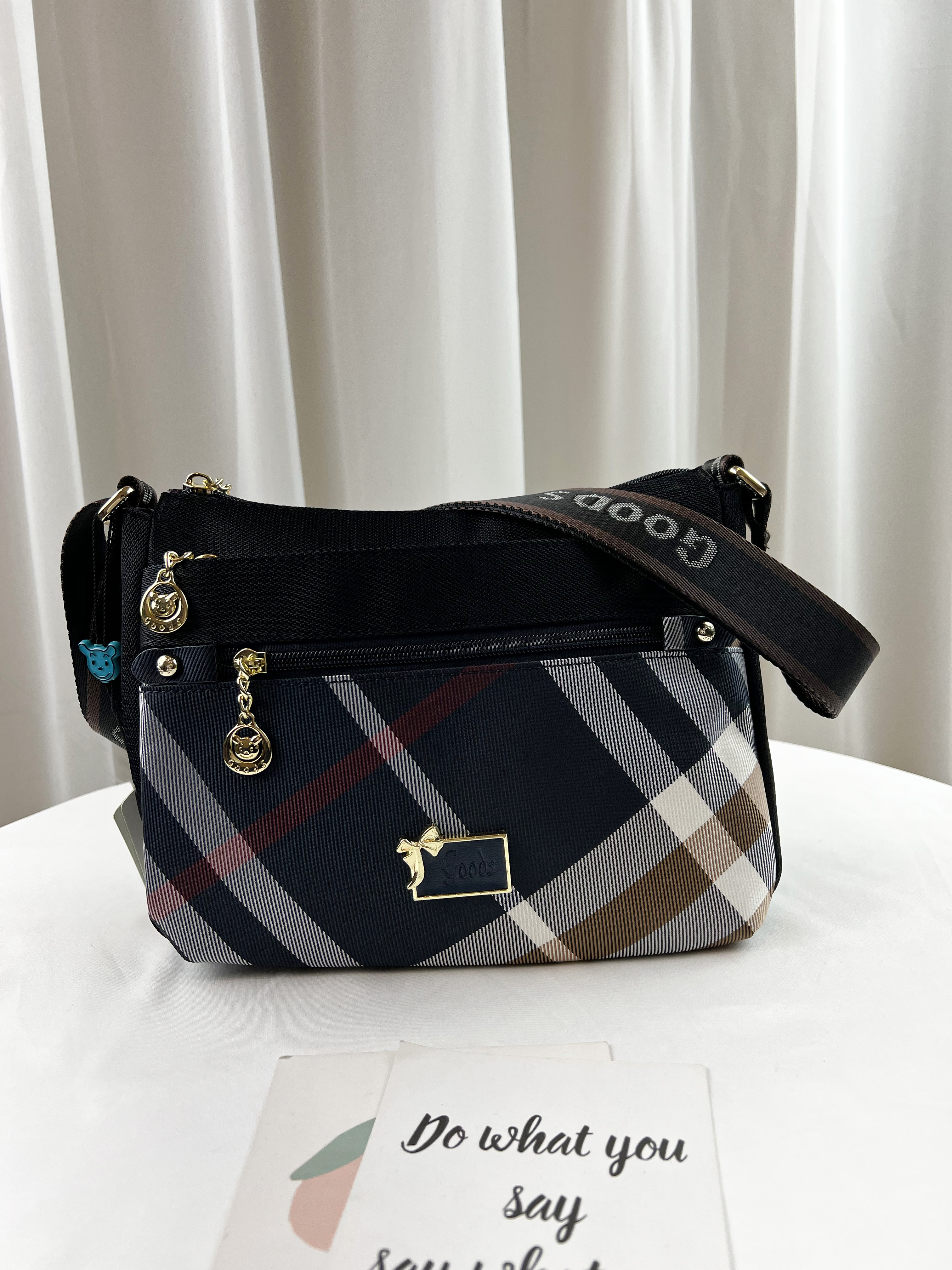 GOODS 大格黑 拼色防潑水側背包 #2672