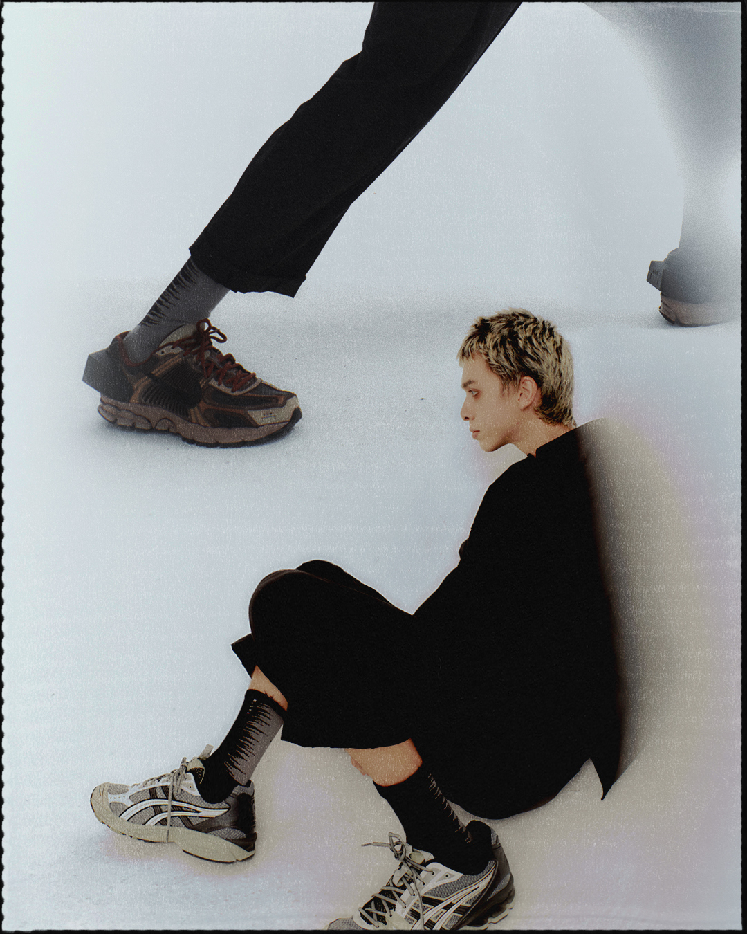 台灣設計配件品牌nozzle quiz x VACANT “IRRATIONAL” 聯名合作襪履｜非理性 不規則 雜訊線條 沈穩低調 黑暗色系 反抗調性