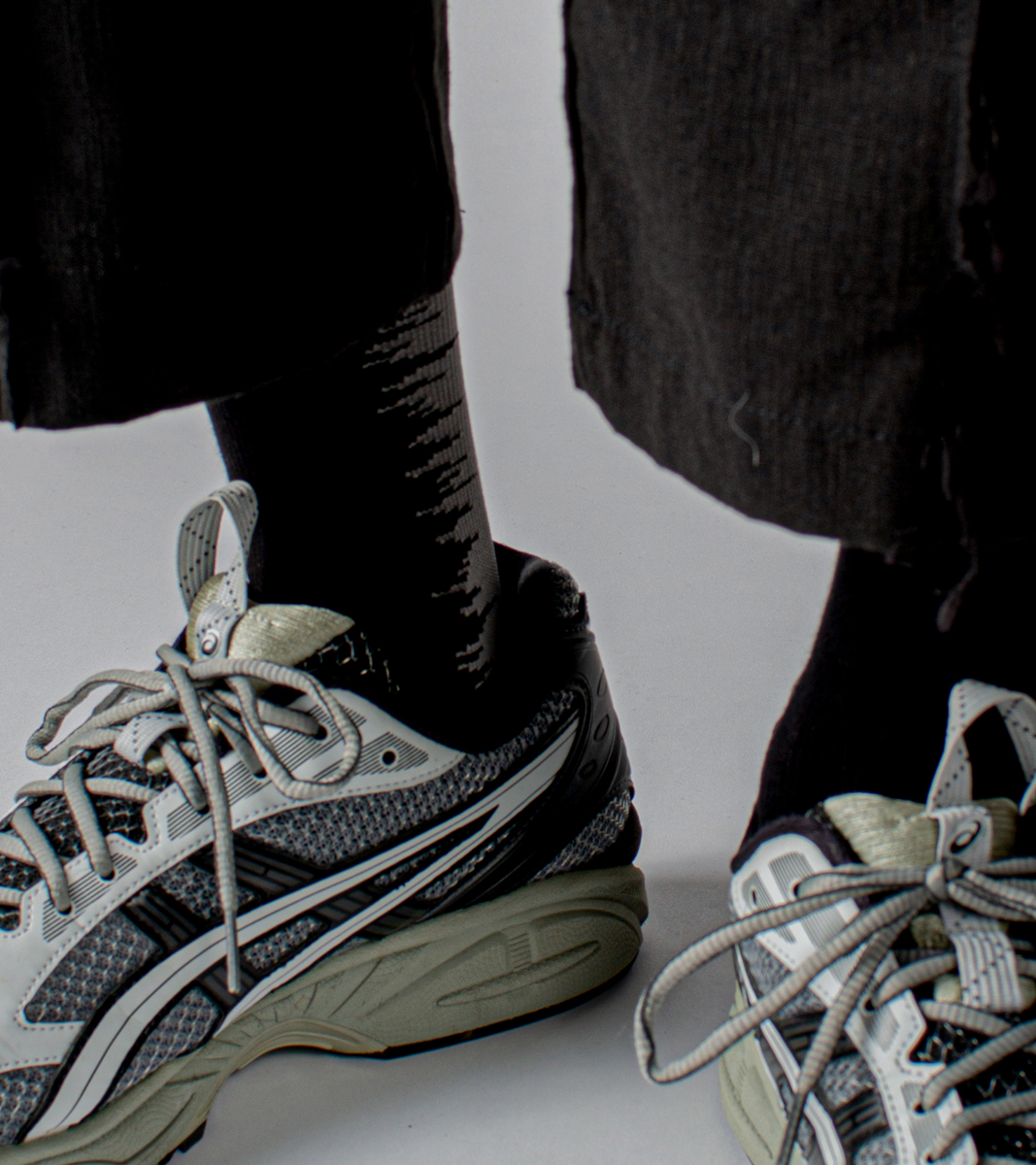 台灣設計配件品牌nozzle quiz x VACANT “IRRATIONAL” 聯名合作襪履｜非理性 不規則 雜訊線條 沈穩低調 黑暗色系 反抗調性