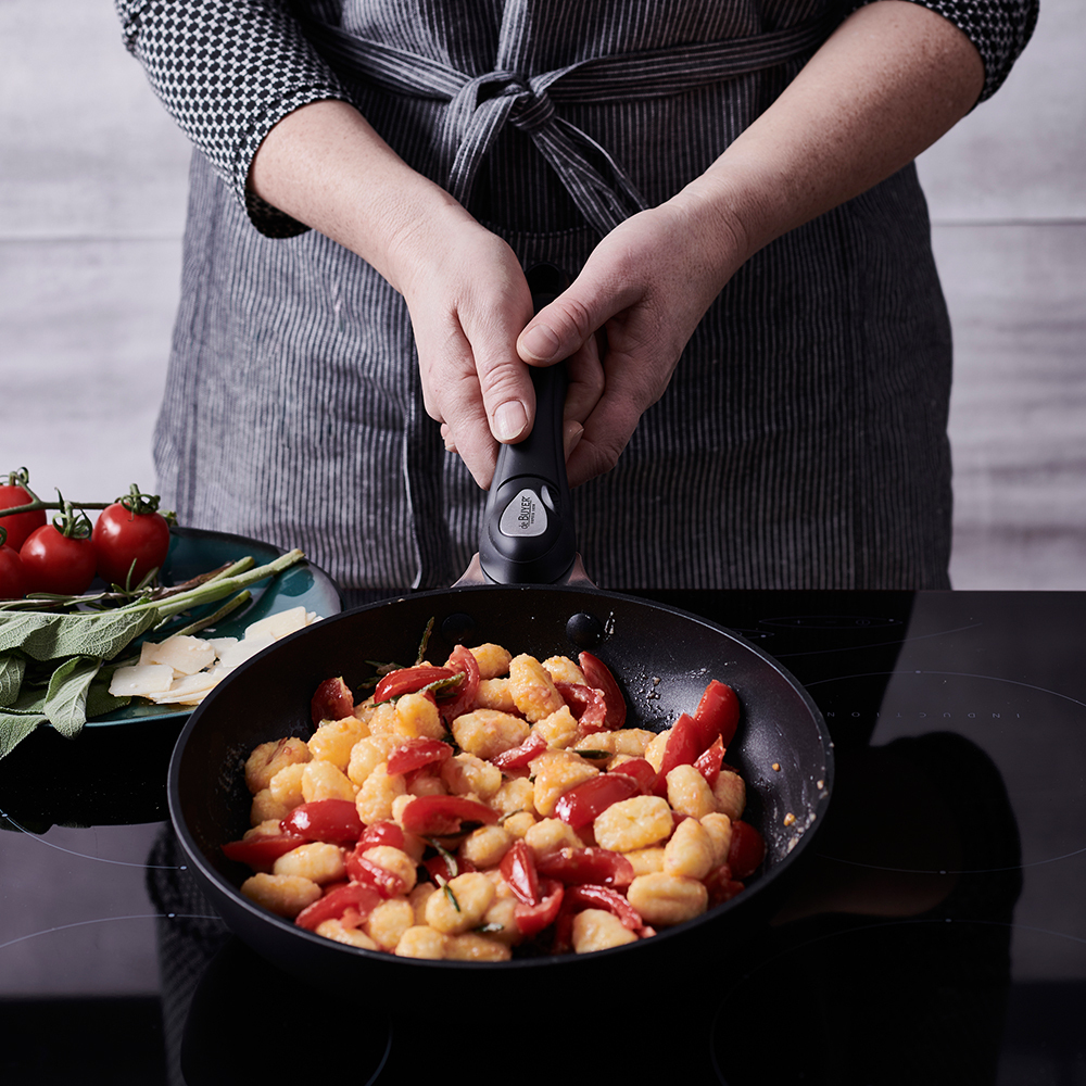 Choc 黑銀都會TWISTY活動柄系列 l 加厚不沾平底鍋 20cm