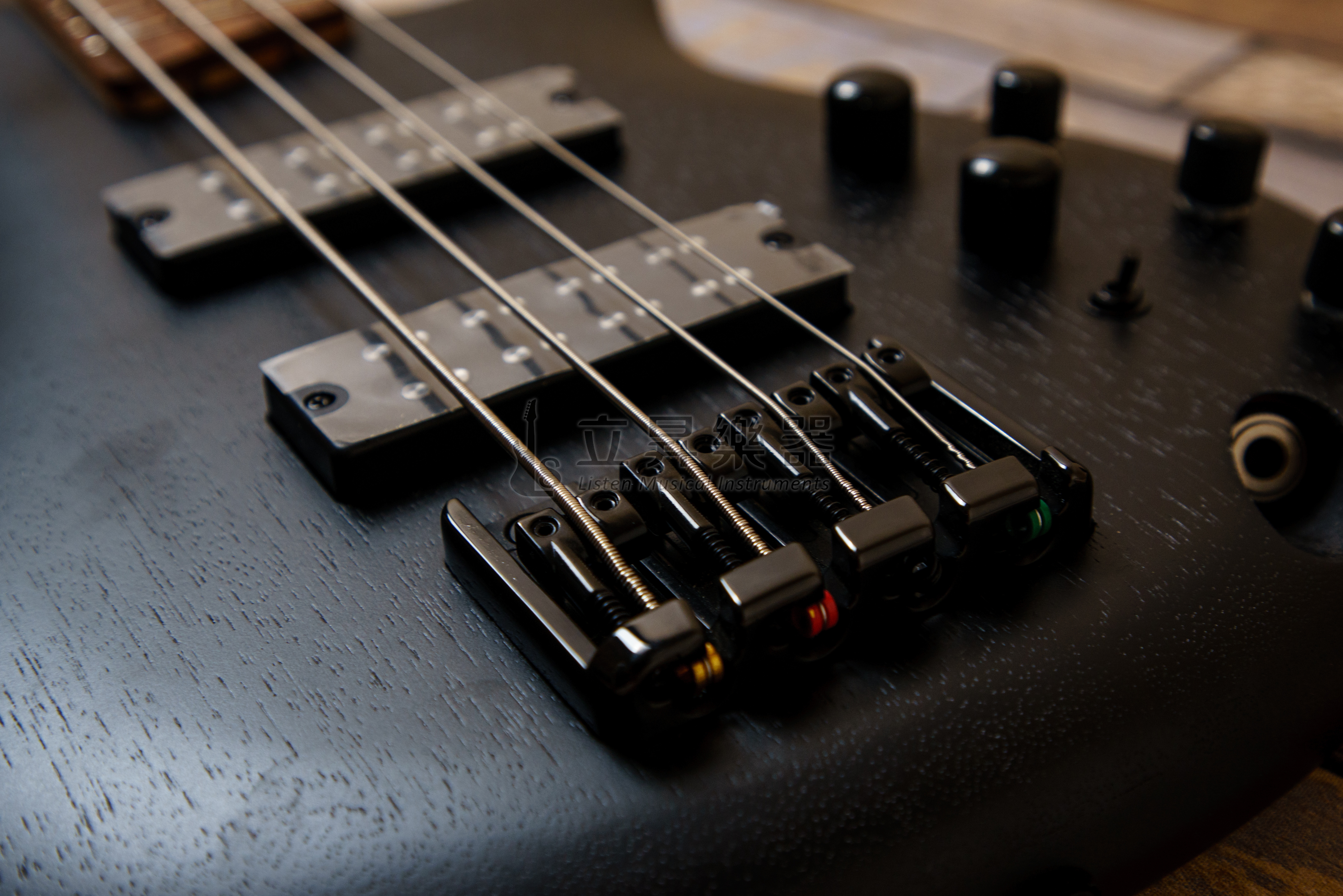 Ibanez SR300EB 主動式 電貝斯 Jatoba指板  SR300EB-WK 消光黑 Ibanez SR300EB 主動式 電貝斯 Jatoba指板 SR300EB-WK 消光黑 / SR300EB-CA 紅色 第 4 張圖片｜三峽吉他 / Bass