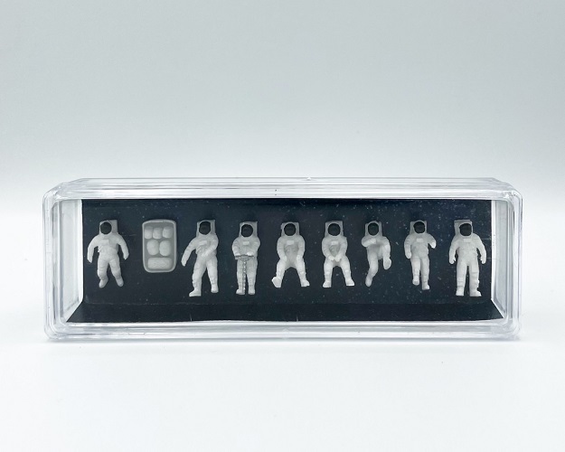Mr.Box HO scale astronauts white