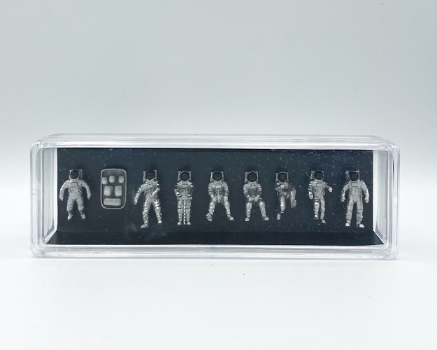 Mr.Box HO scale astronauts sliver