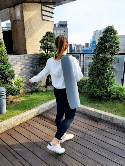 貴婦莉亞推薦Beroso倍麗森旋轉式拉背器和橡膠止滑瑜珈墊