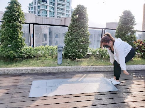 貴婦莉亞推薦Beroso倍麗森旋轉式拉背器和橡膠止滑瑜珈墊