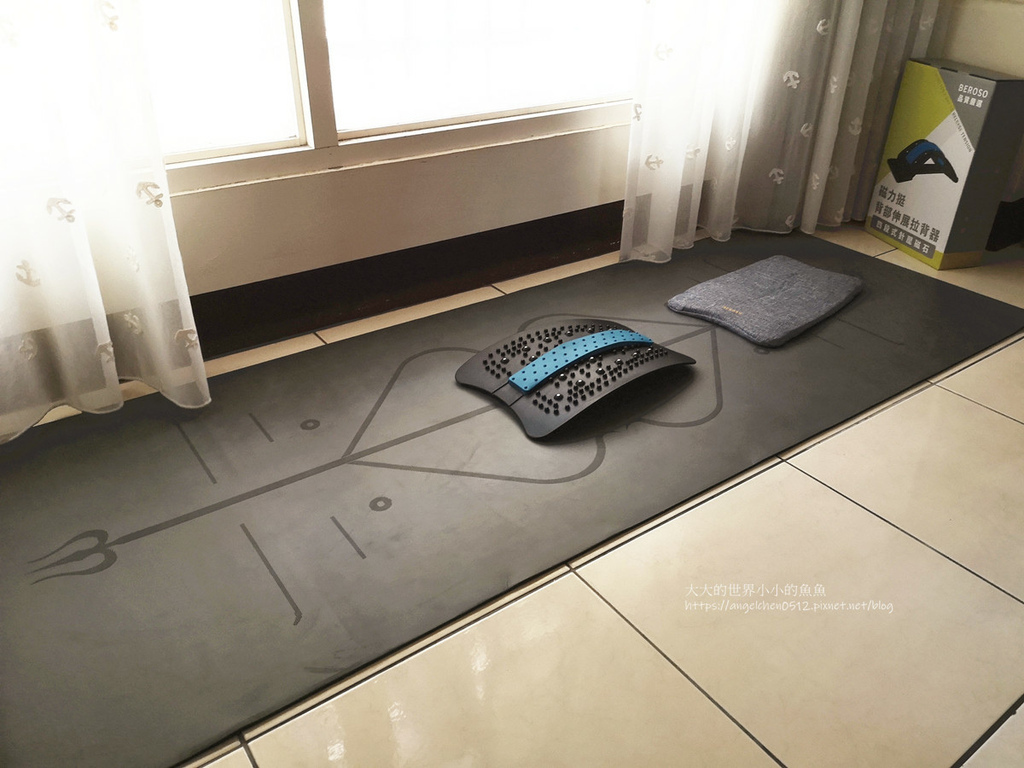 魚魚推薦Beroso倍麗森旋轉式拉背器和橡膠止滑瑜珈墊