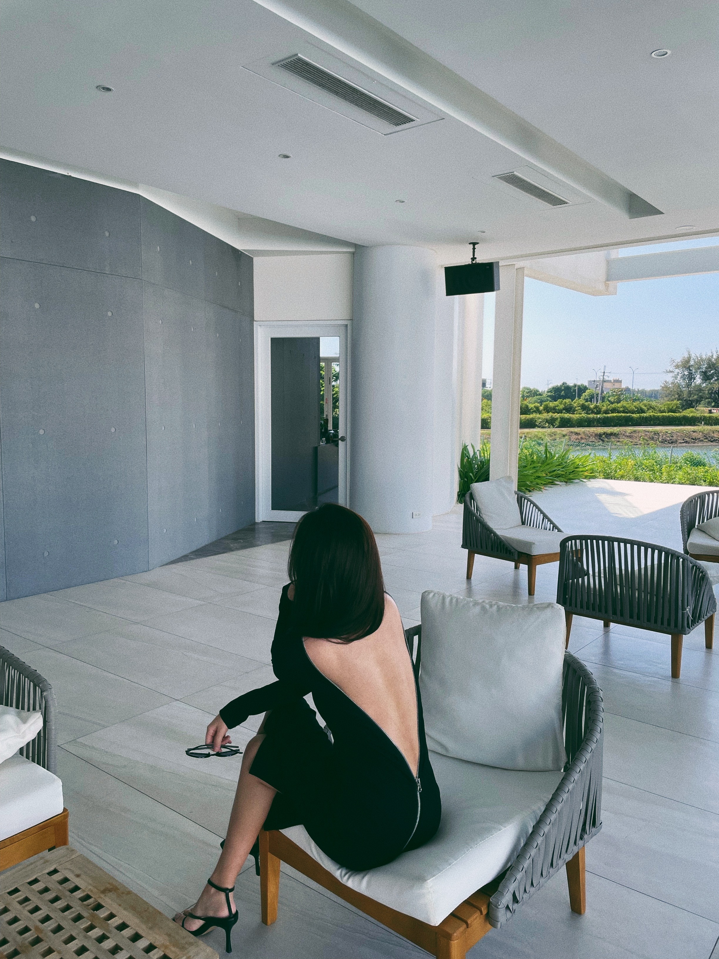 Zip on 拉鍊性感露背洋裝