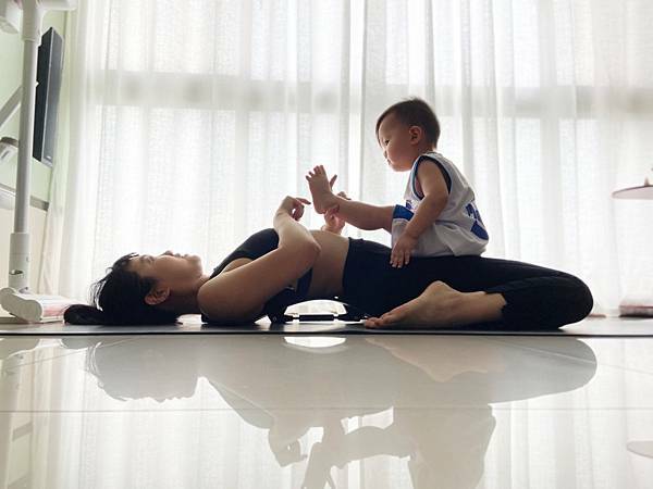 仙女志雄推薦Beroso倍麗森旋轉式拉背器和橡膠止滑瑜珈墊