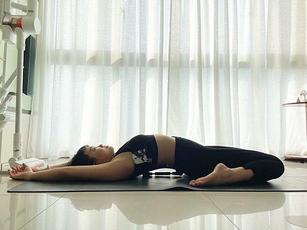 仙女志雄推薦Beroso倍麗森旋轉式拉背器和橡膠止滑瑜珈墊