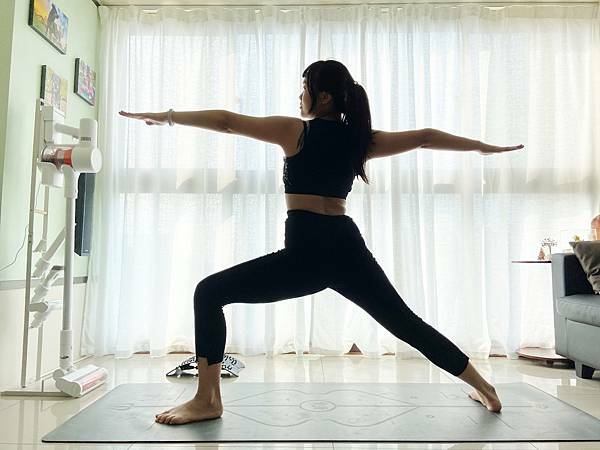 仙女志雄推薦Beroso倍麗森旋轉式拉背器和橡膠止滑瑜珈墊