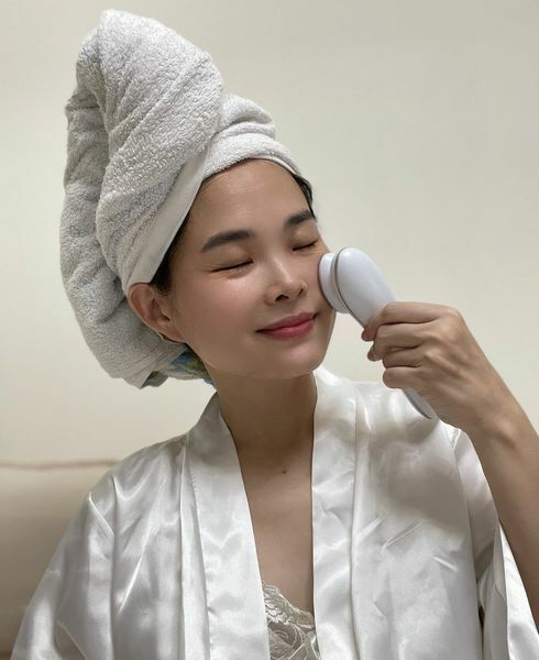 薇拉。 Vera推薦Beroso緊緻亮眸逆齡冷暖按摩美顏機