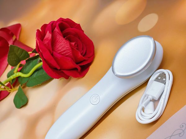 薇拉。 Vera推薦Beroso緊緻亮眸逆齡冷暖按摩美顏機