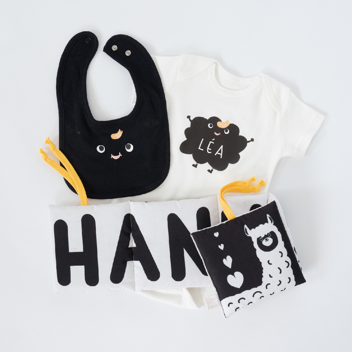 黑白布書+圍兜+包屁衣禮盒組